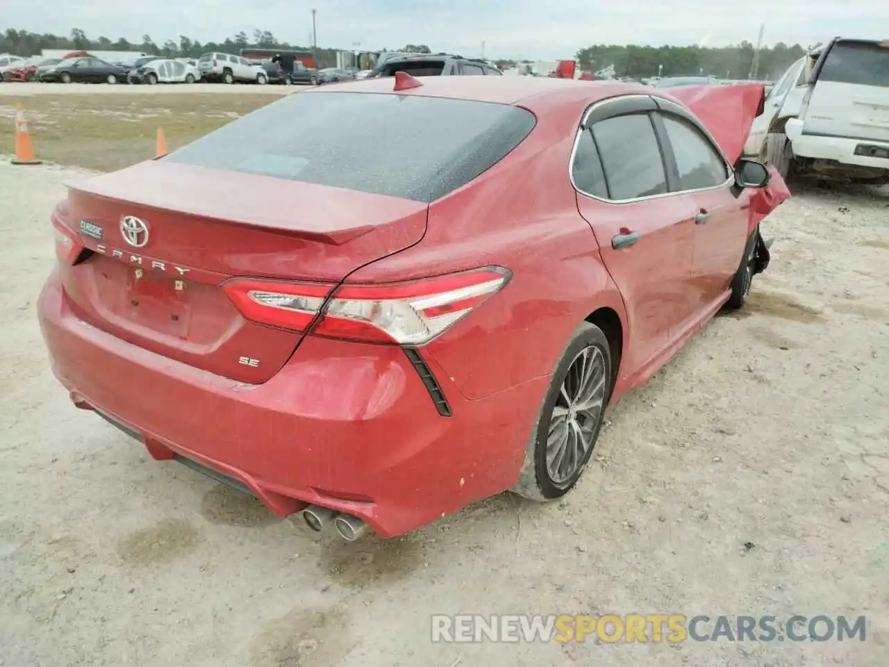 4 Photograph of a damaged car 4T1G11AK6LU319185 TOYOTA CAMRY 2020