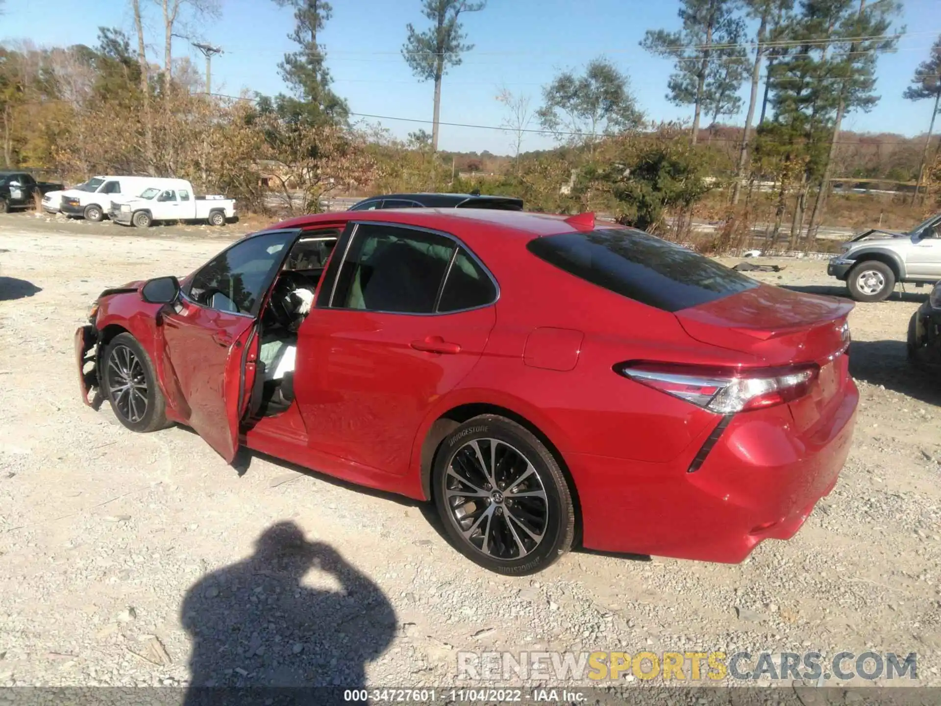 3 Photograph of a damaged car 4T1G11AK6LU322488 TOYOTA CAMRY 2020