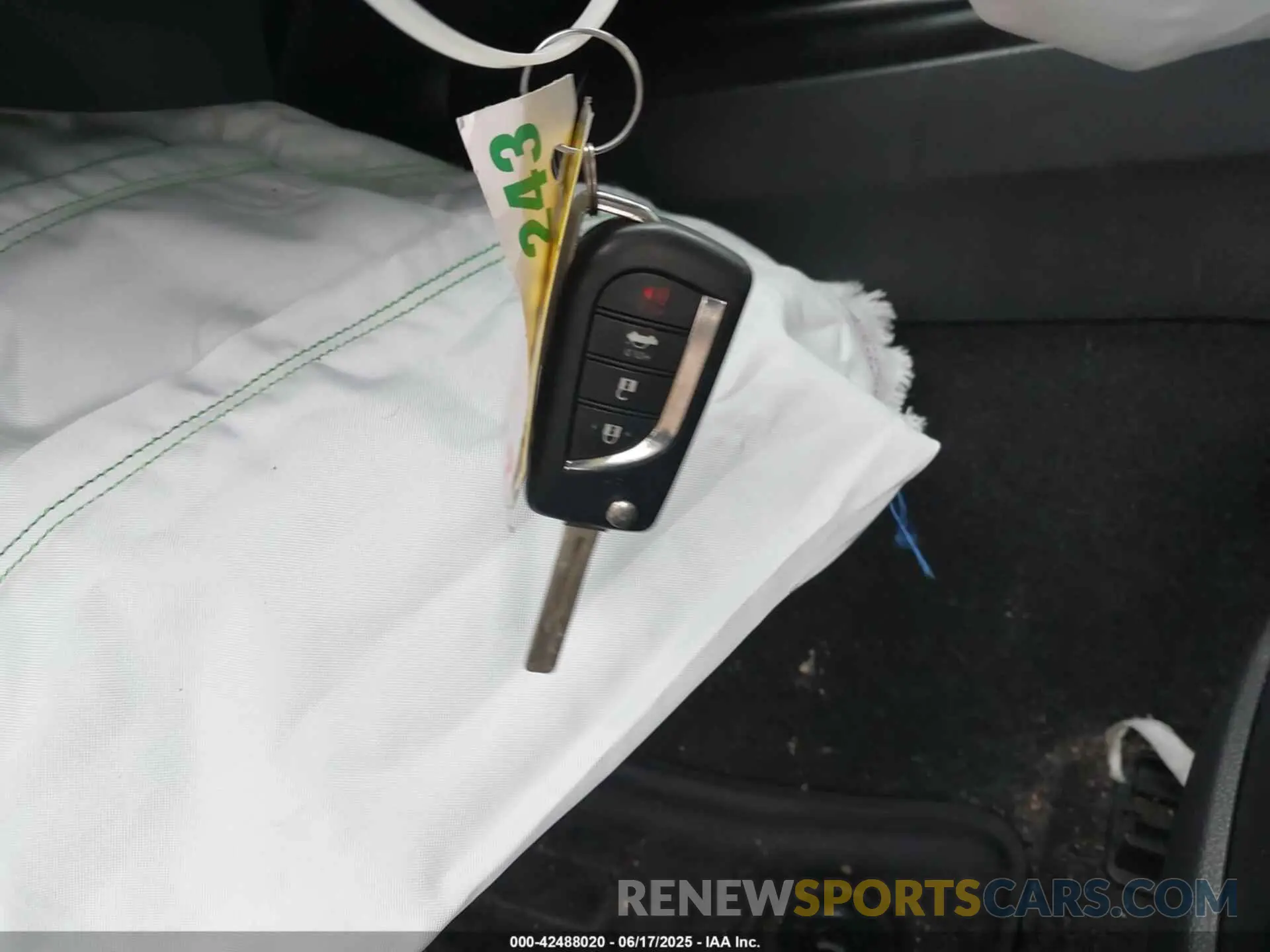 11 Photograph of a damaged car 4T1G11AK6LU324158 TOYOTA CAMRY 2020
