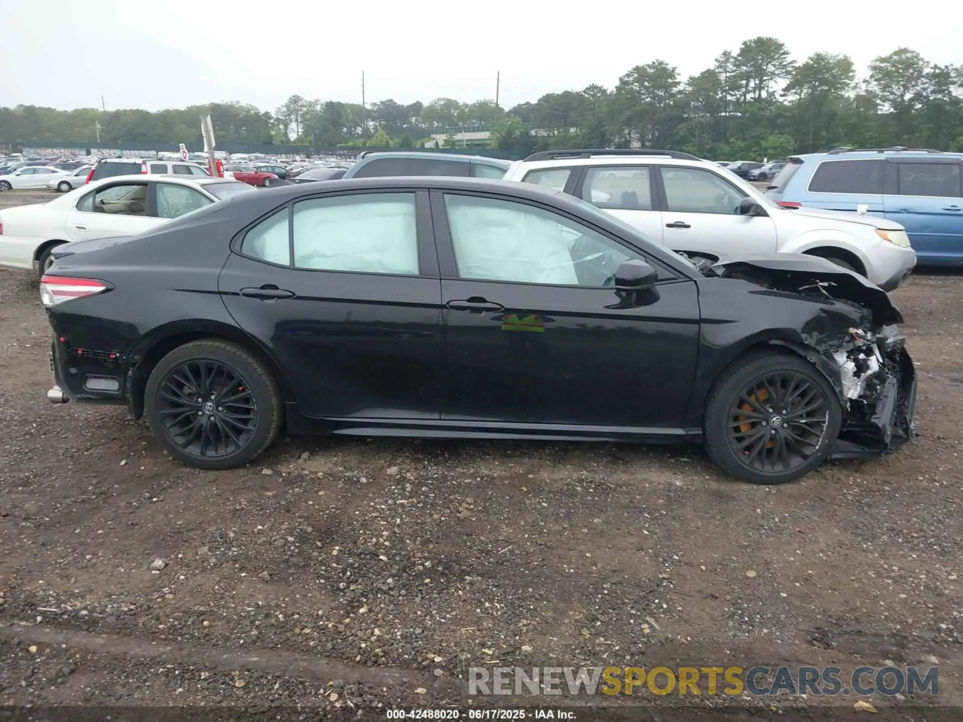 13 Photograph of a damaged car 4T1G11AK6LU324158 TOYOTA CAMRY 2020