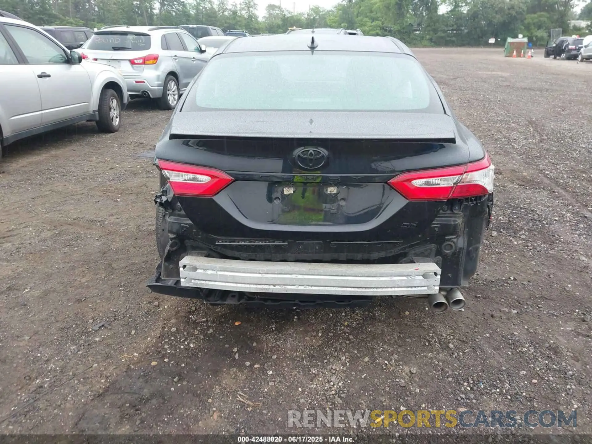 16 Photograph of a damaged car 4T1G11AK6LU324158 TOYOTA CAMRY 2020