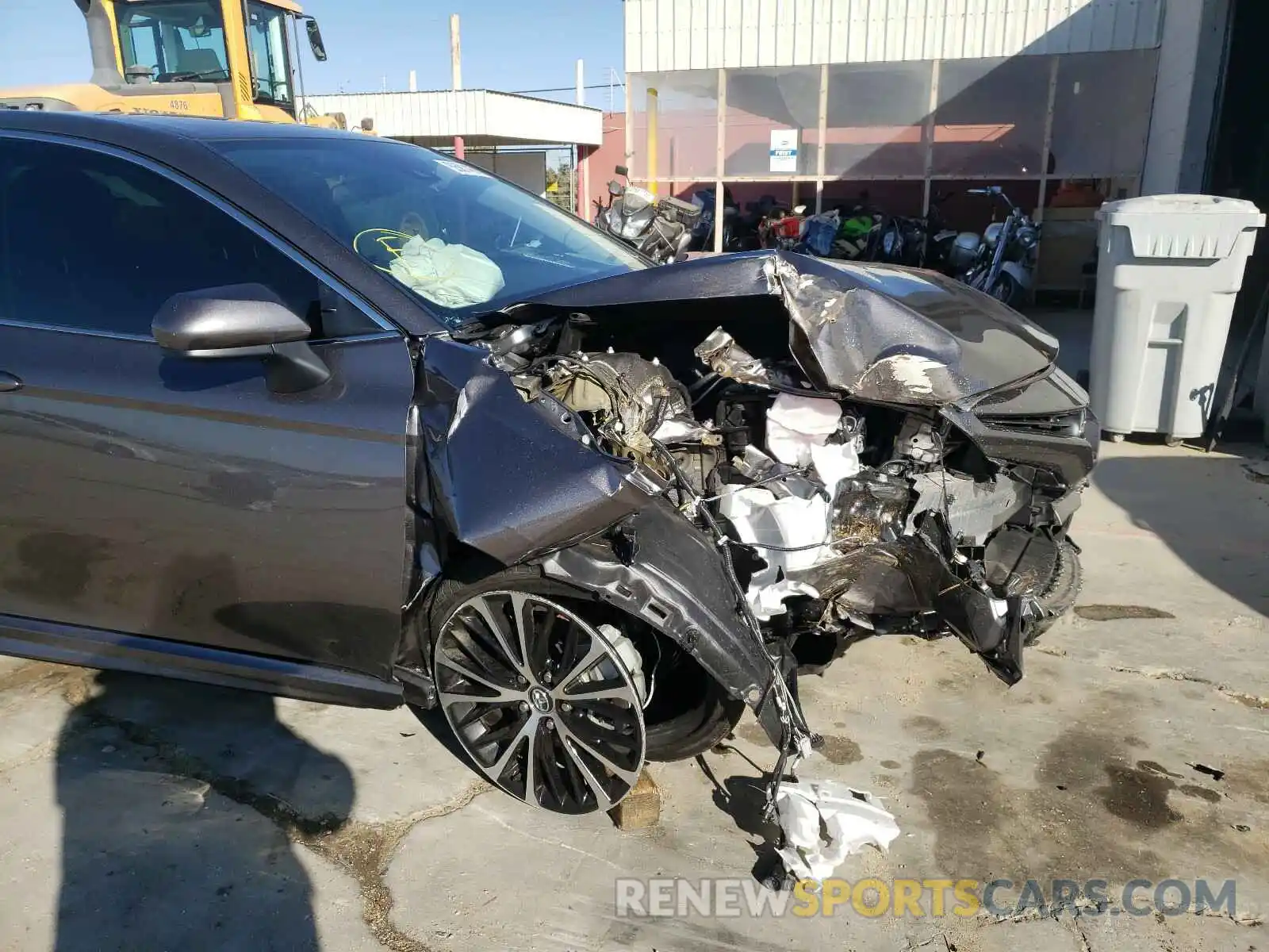 9 Photograph of a damaged car 4T1G11AK6LU333099 TOYOTA CAMRY 2020