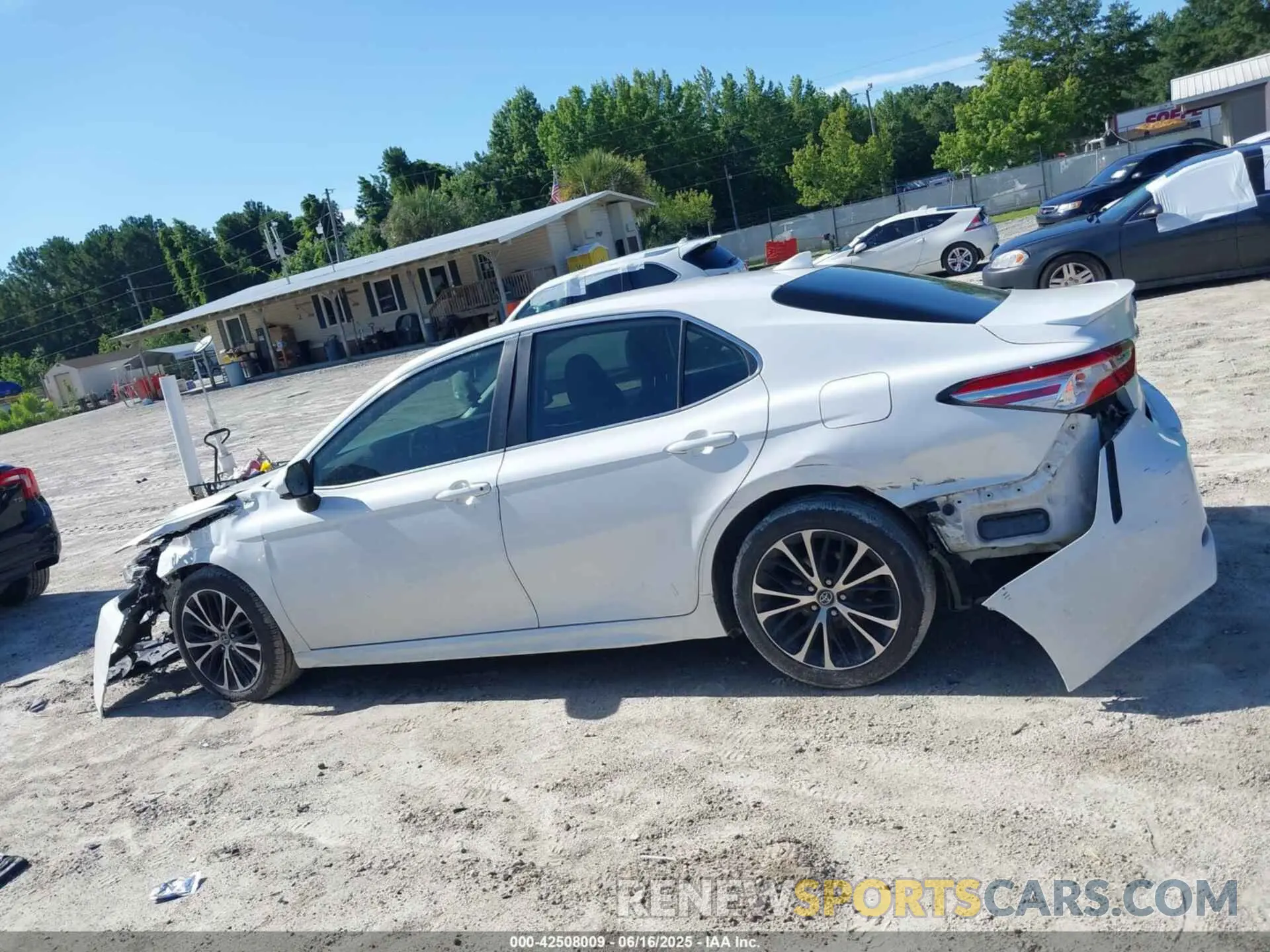13 Photograph of a damaged car 4T1G11AK6LU334771 TOYOTA CAMRY 2020