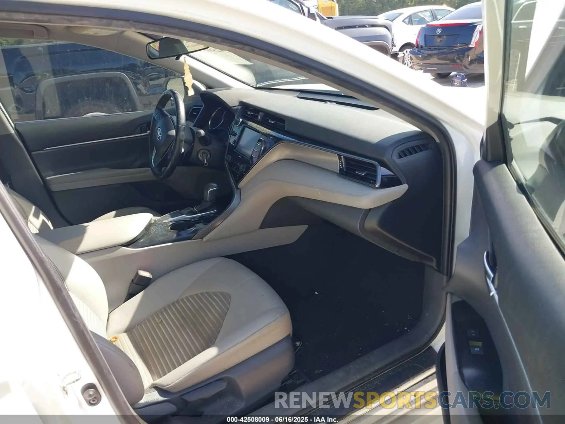 5 Photograph of a damaged car 4T1G11AK6LU334771 TOYOTA CAMRY 2020