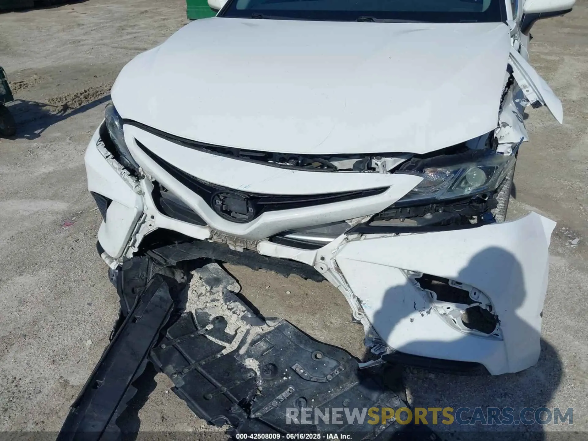 6 Photograph of a damaged car 4T1G11AK6LU334771 TOYOTA CAMRY 2020