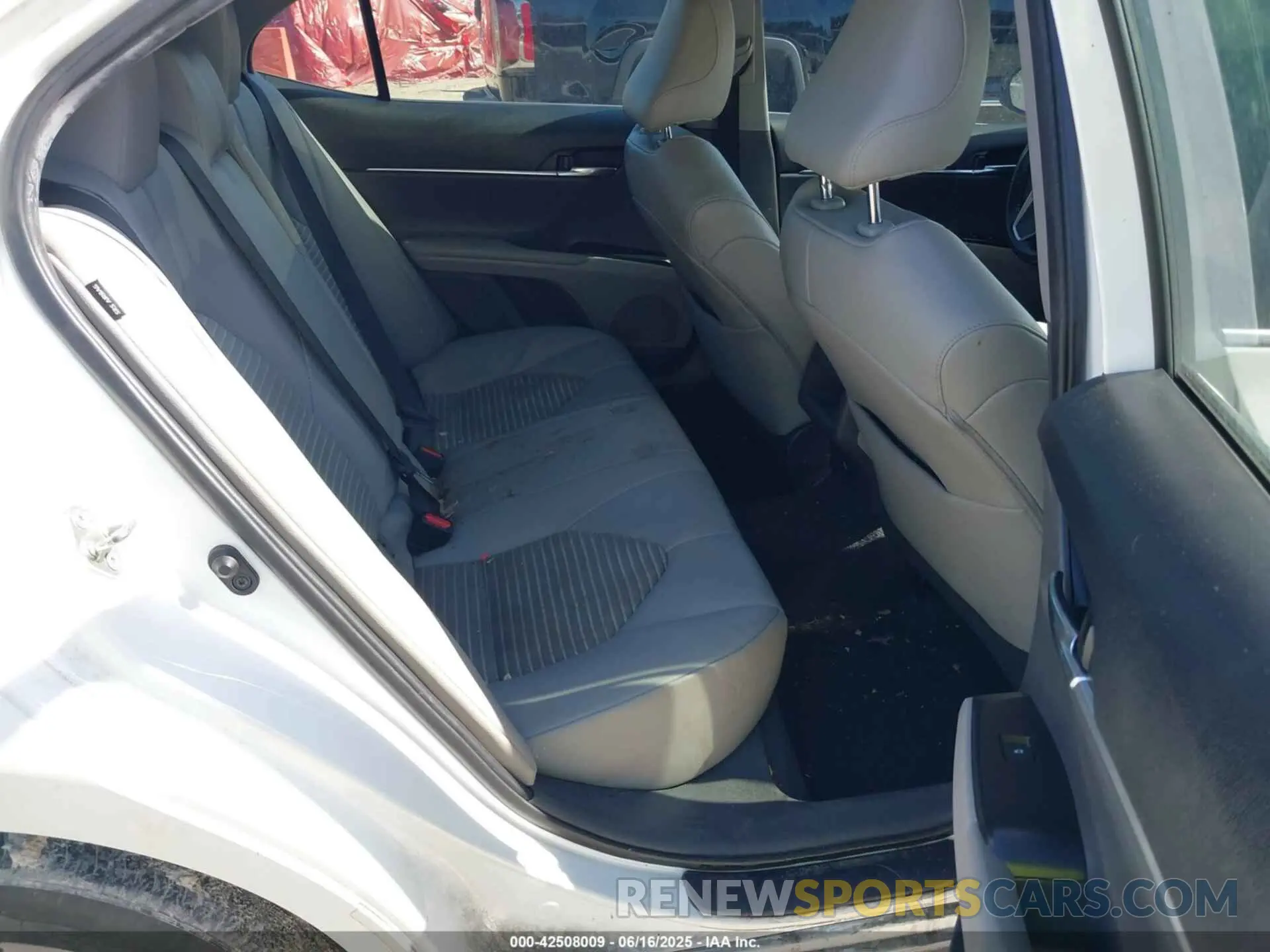 8 Photograph of a damaged car 4T1G11AK6LU334771 TOYOTA CAMRY 2020