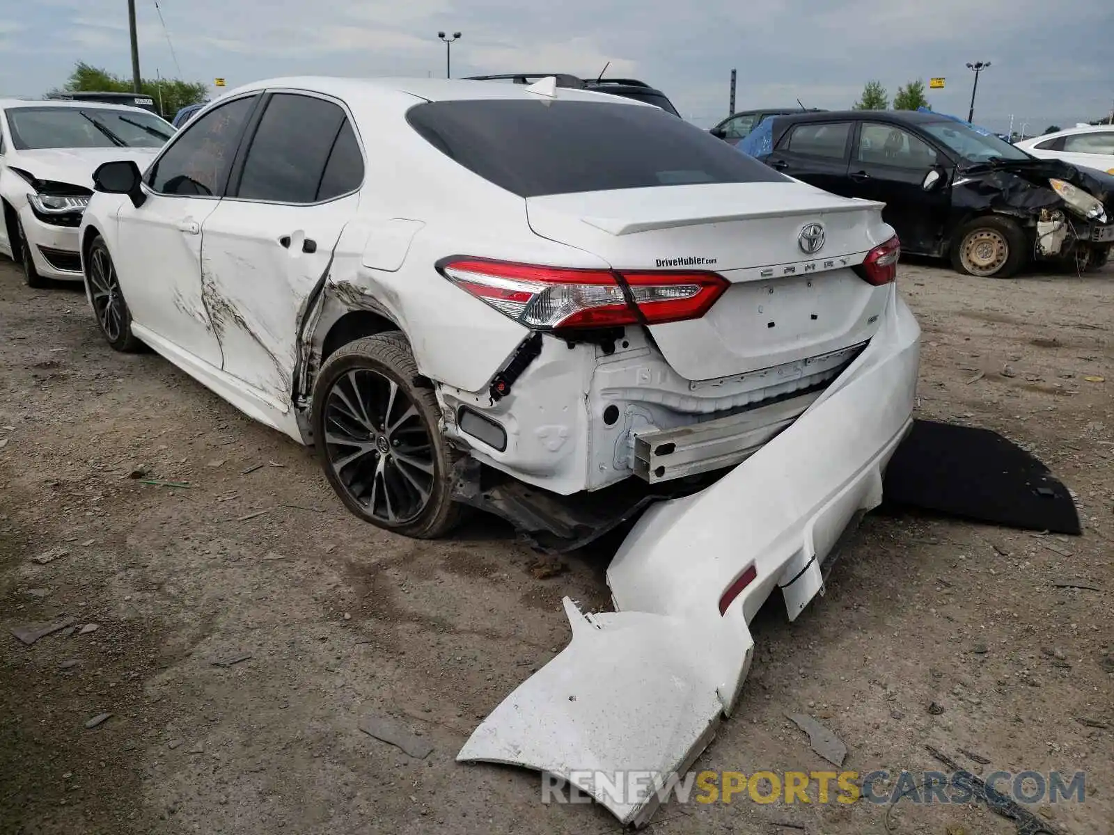 3 Photograph of a damaged car 4T1G11AK6LU345866 TOYOTA CAMRY 2020