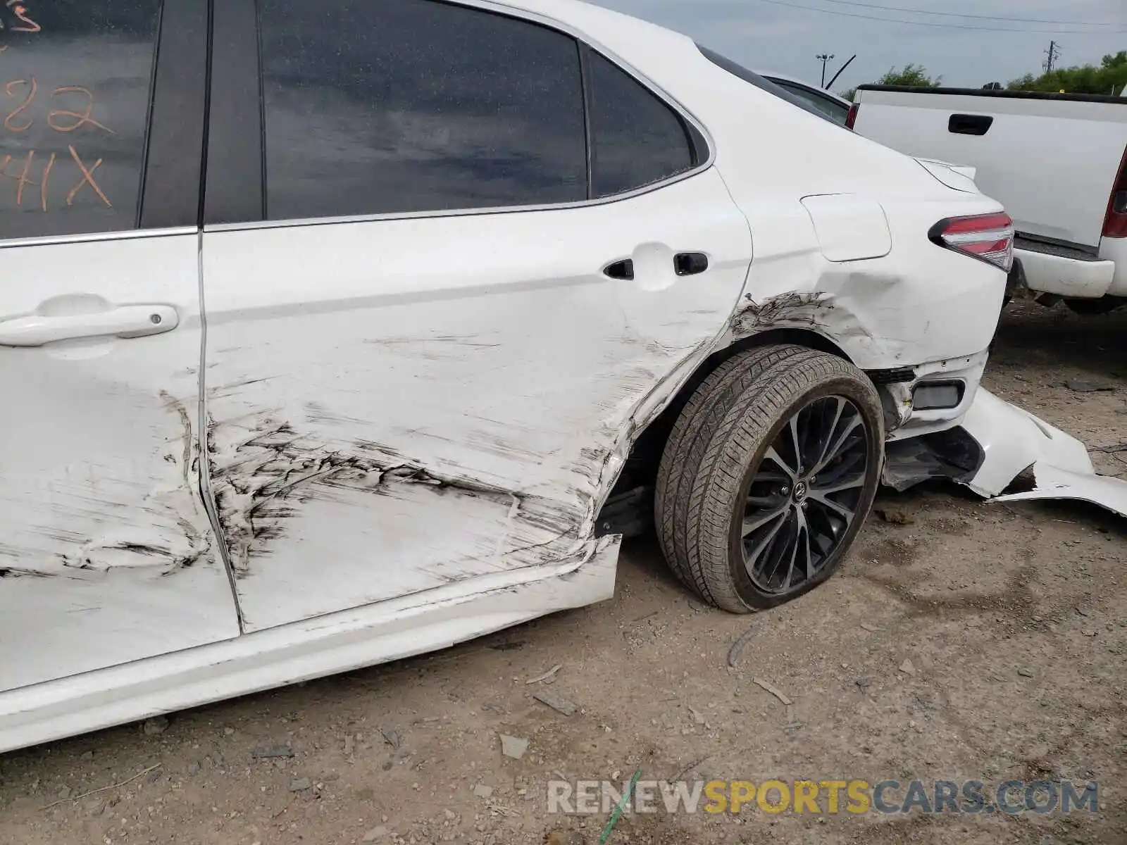 9 Photograph of a damaged car 4T1G11AK6LU345866 TOYOTA CAMRY 2020