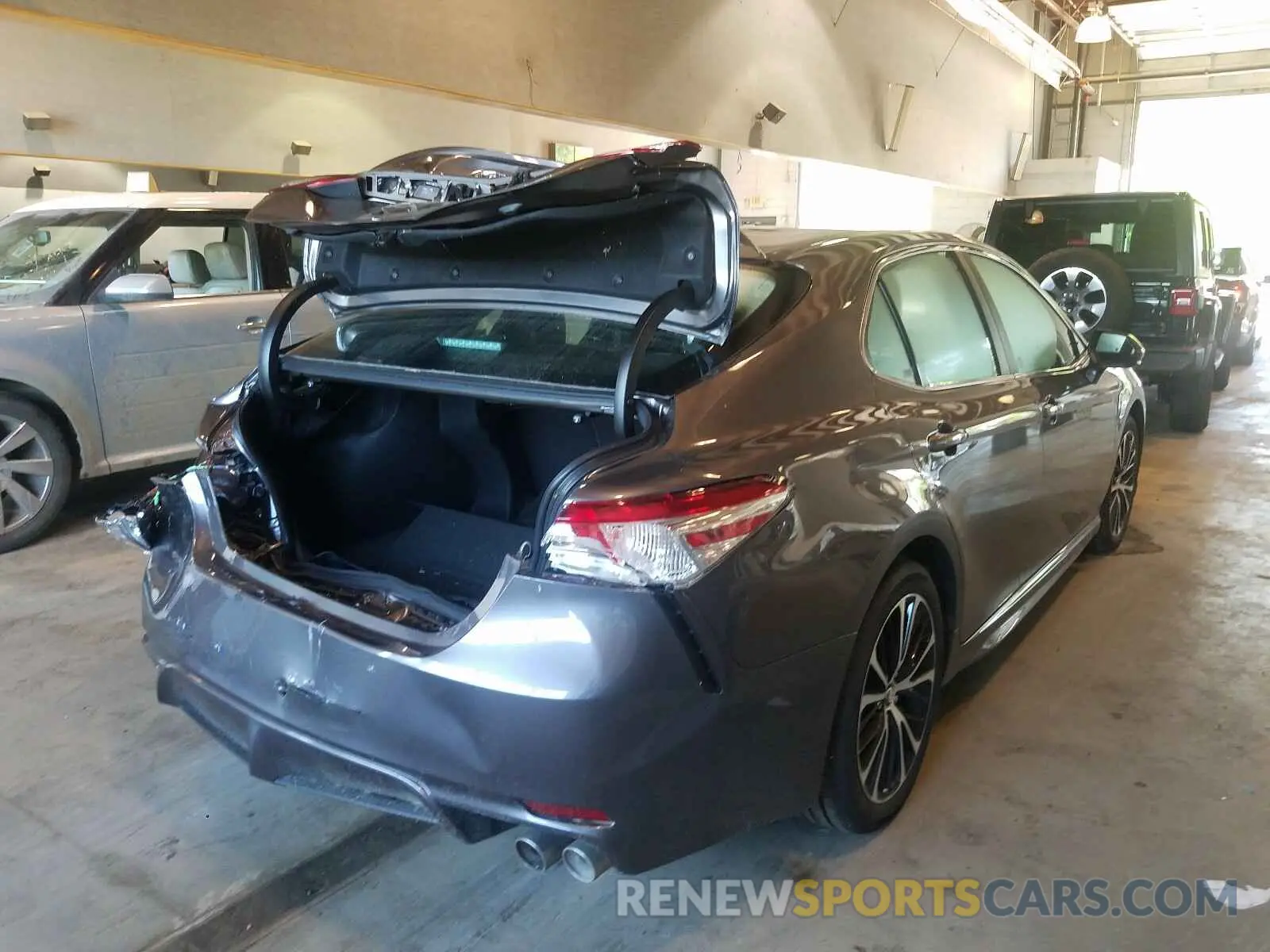 4 Photograph of a damaged car 4T1G11AK6LU346158 TOYOTA CAMRY 2020