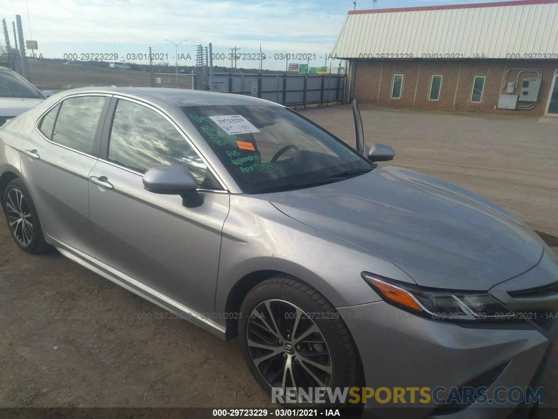 1 Photograph of a damaged car 4T1G11AK6LU346919 TOYOTA CAMRY 2020