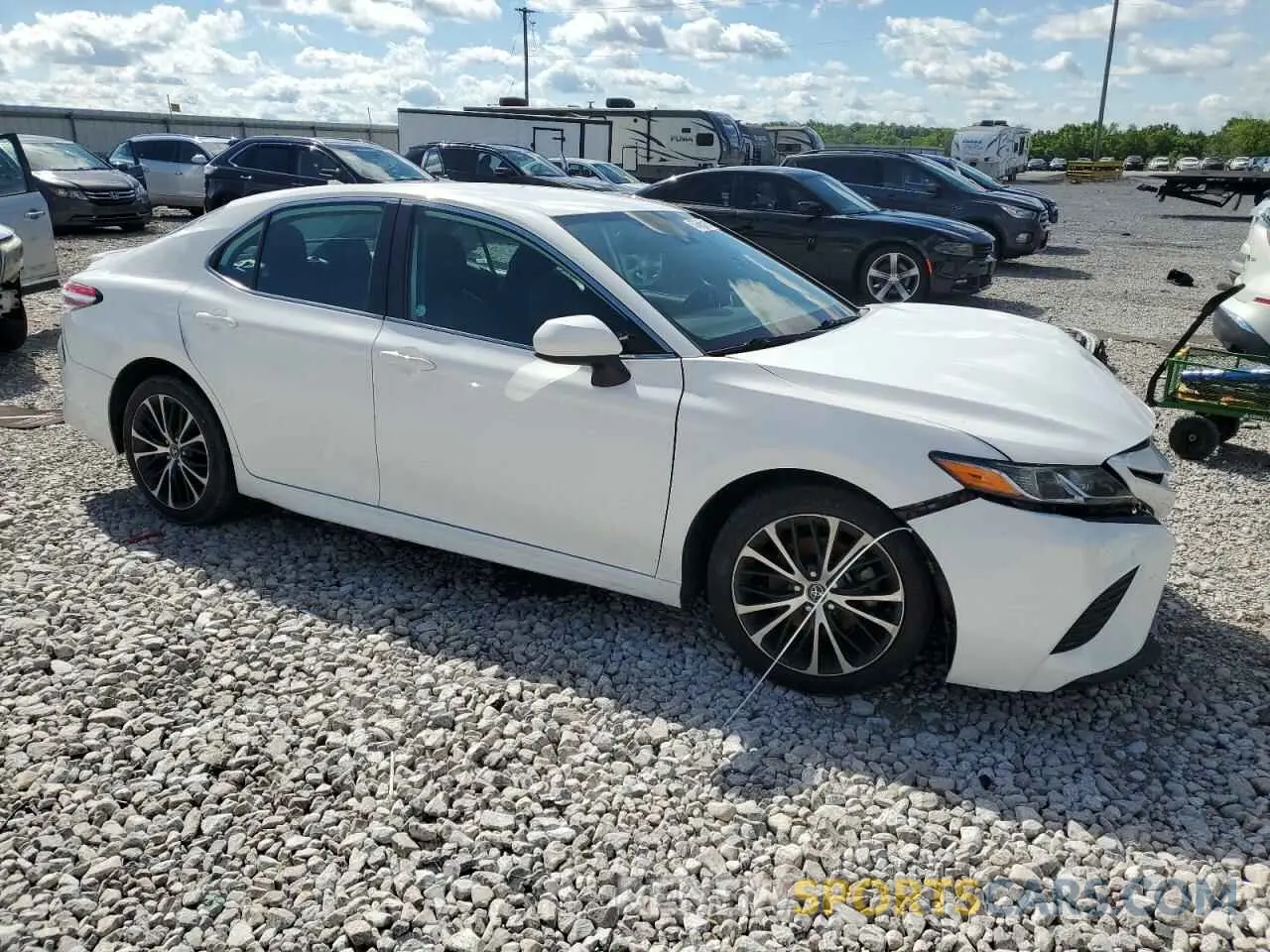 4 Photograph of a damaged car 4T1G11AK6LU348654 TOYOTA CAMRY 2020