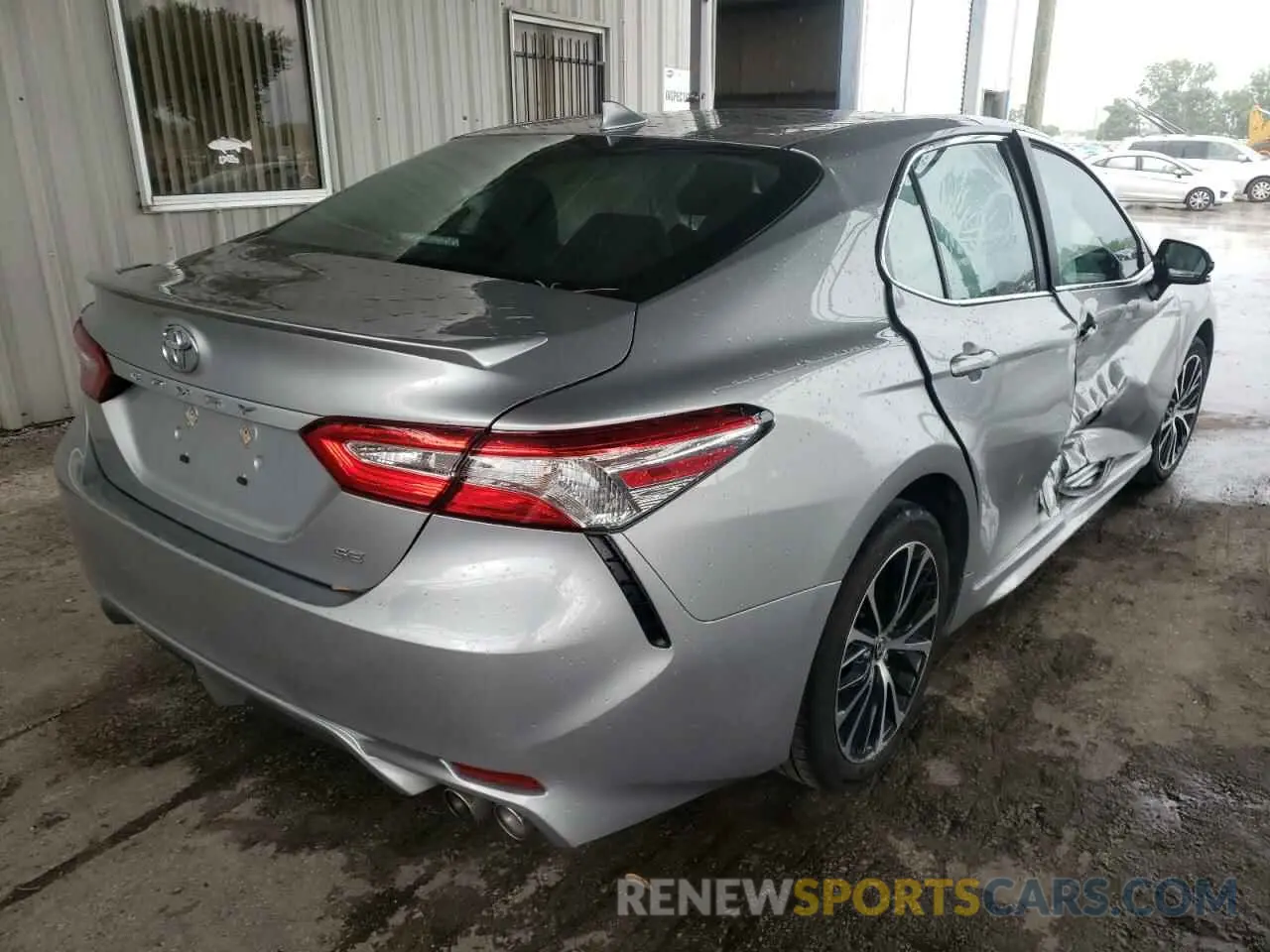 4 Photograph of a damaged car 4T1G11AK6LU360738 TOYOTA CAMRY 2020