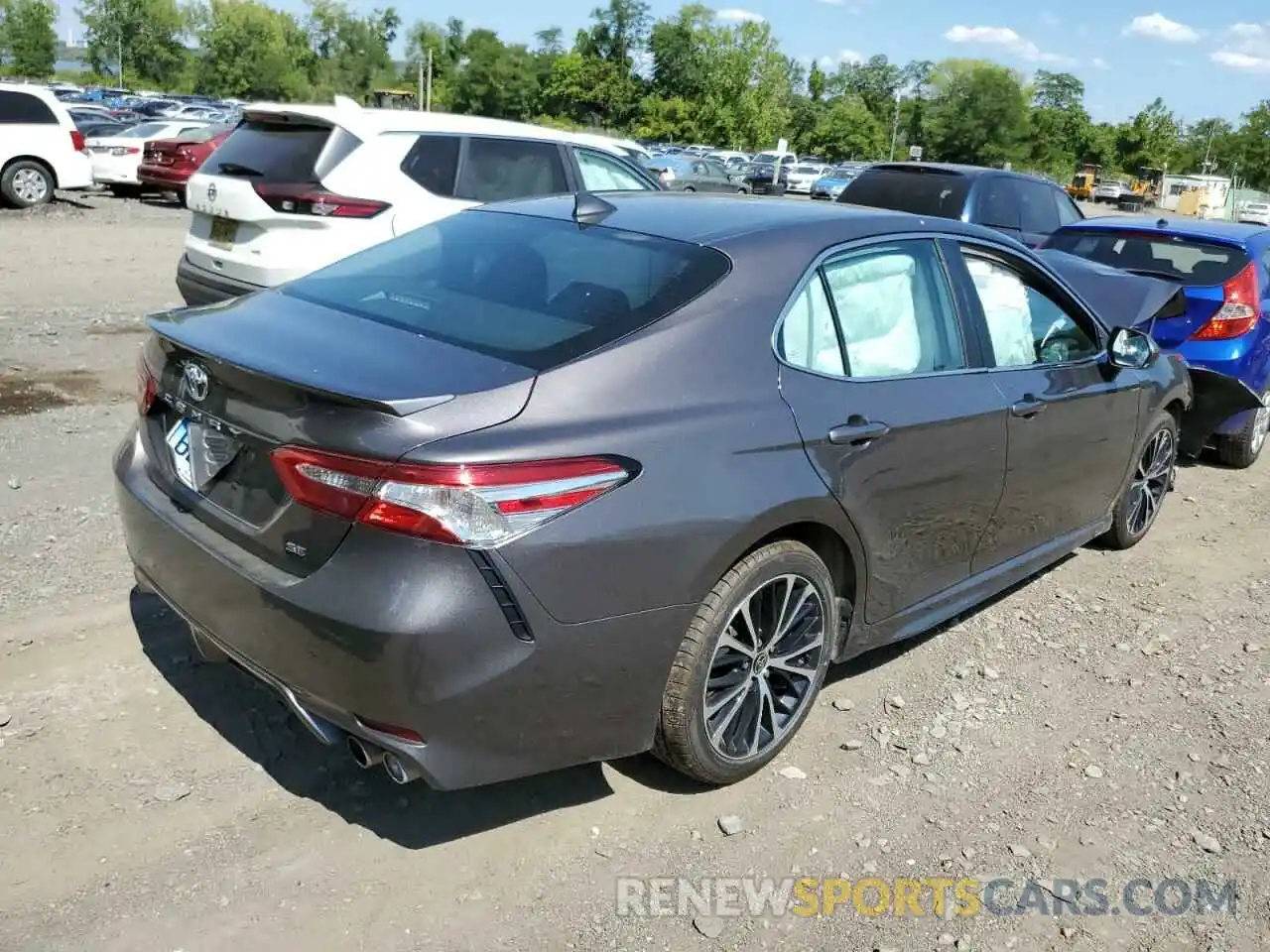 4 Photograph of a damaged car 4T1G11AK6LU360867 TOYOTA CAMRY 2020