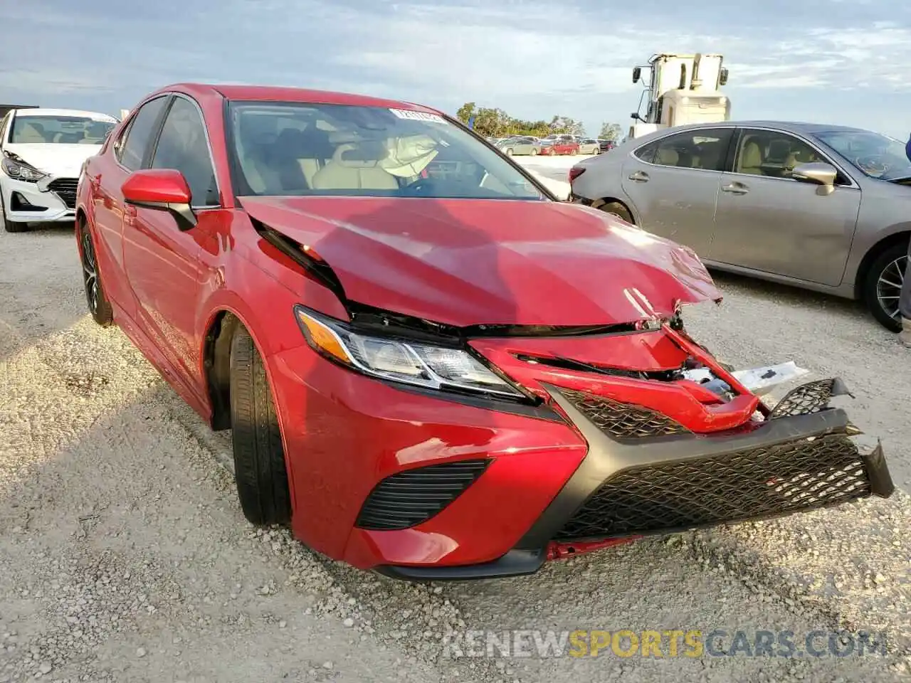 4 Photograph of a damaged car 4T1G11AK6LU364756 TOYOTA CAMRY 2020