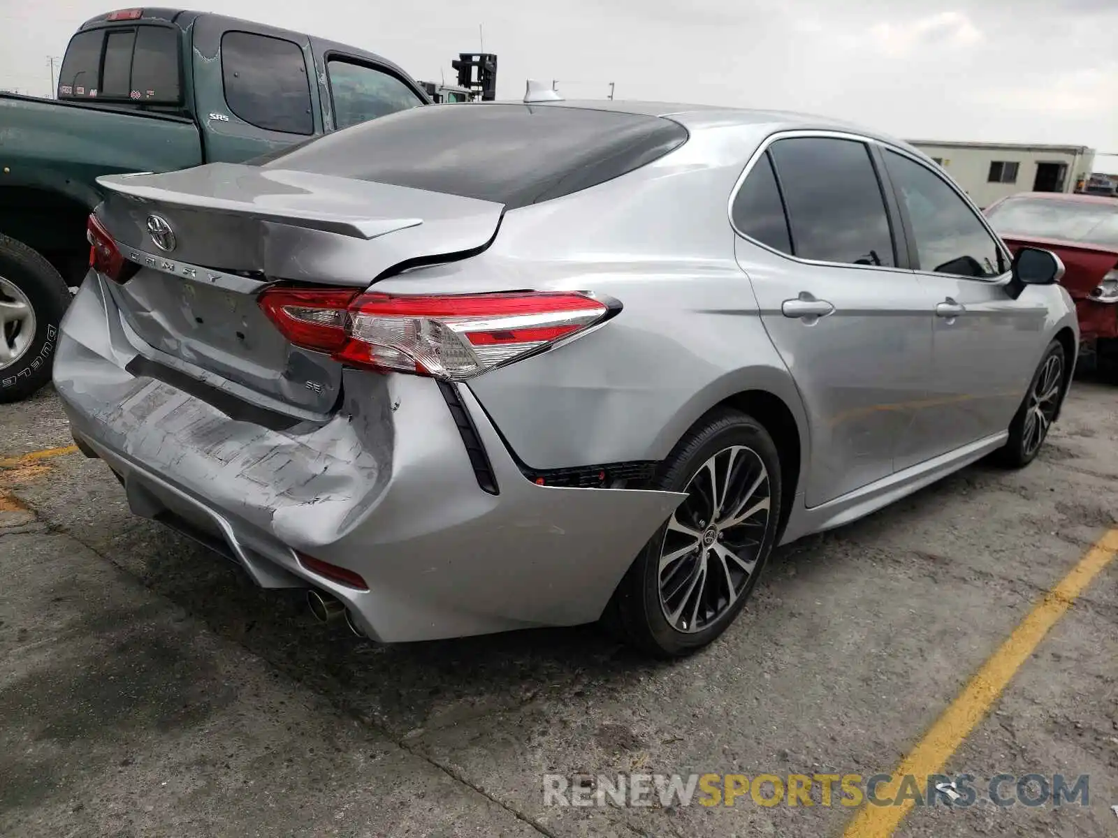 4 Photograph of a damaged car 4T1G11AK6LU375773 TOYOTA CAMRY 2020