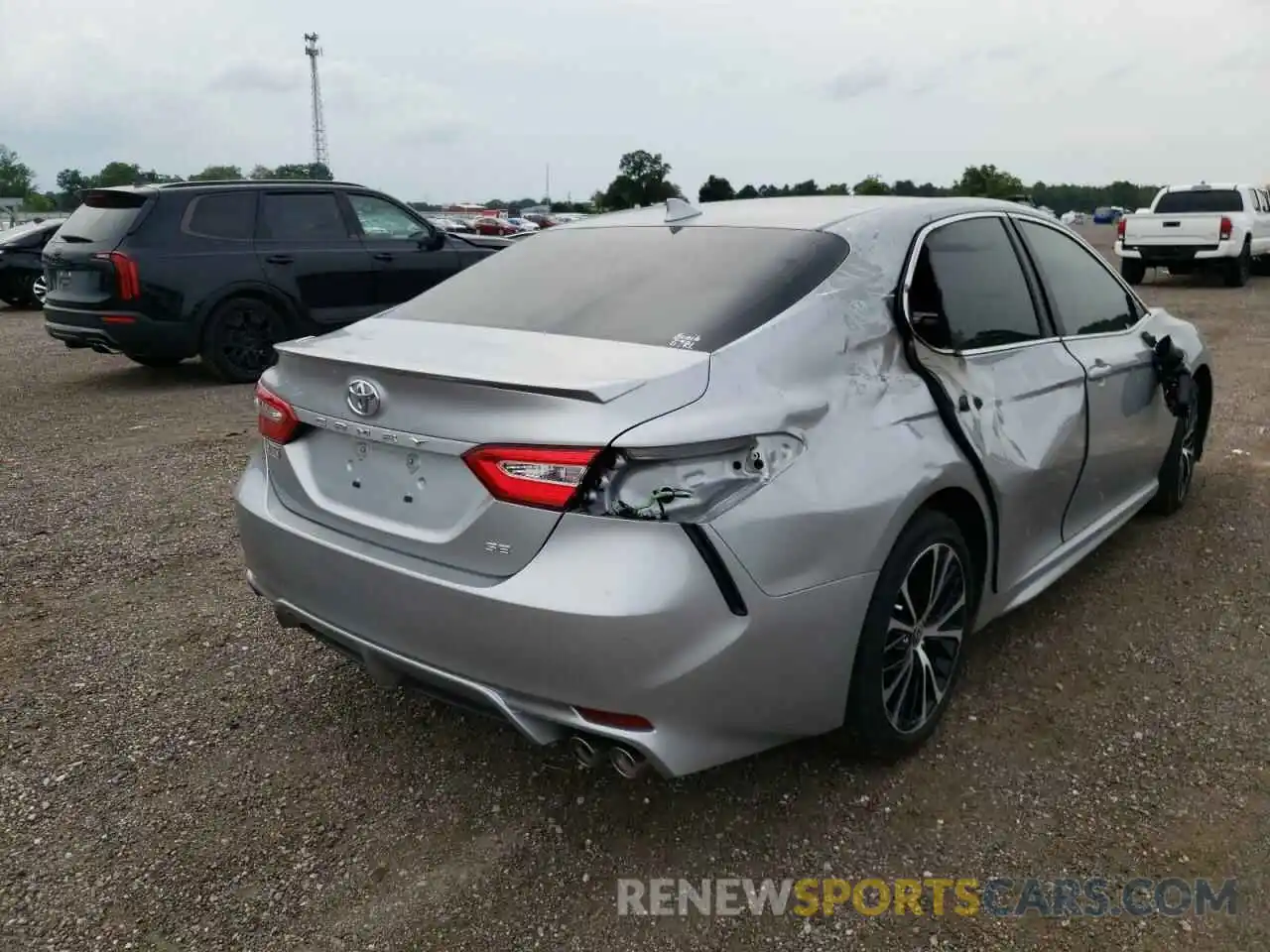 4 Photograph of a damaged car 4T1G11AK6LU380472 TOYOTA CAMRY 2020