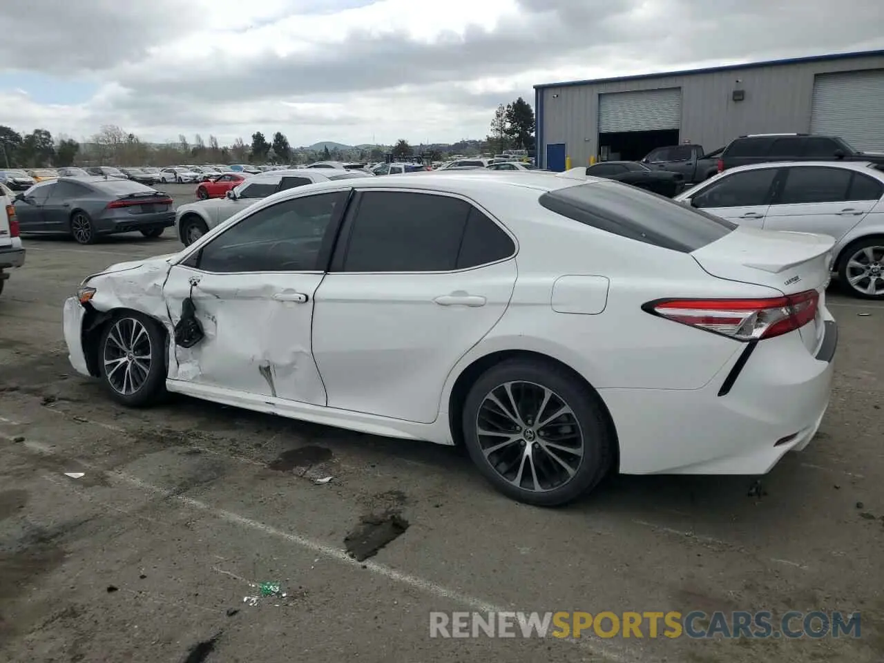2 Photograph of a damaged car 4T1G11AK6LU505373 TOYOTA CAMRY 2020