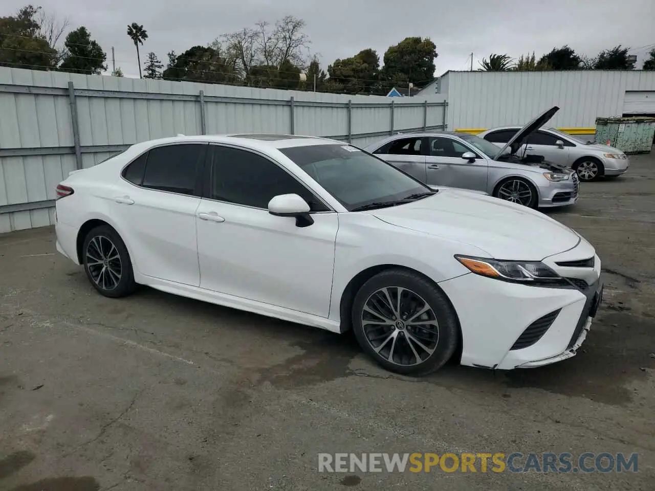 4 Photograph of a damaged car 4T1G11AK6LU505373 TOYOTA CAMRY 2020