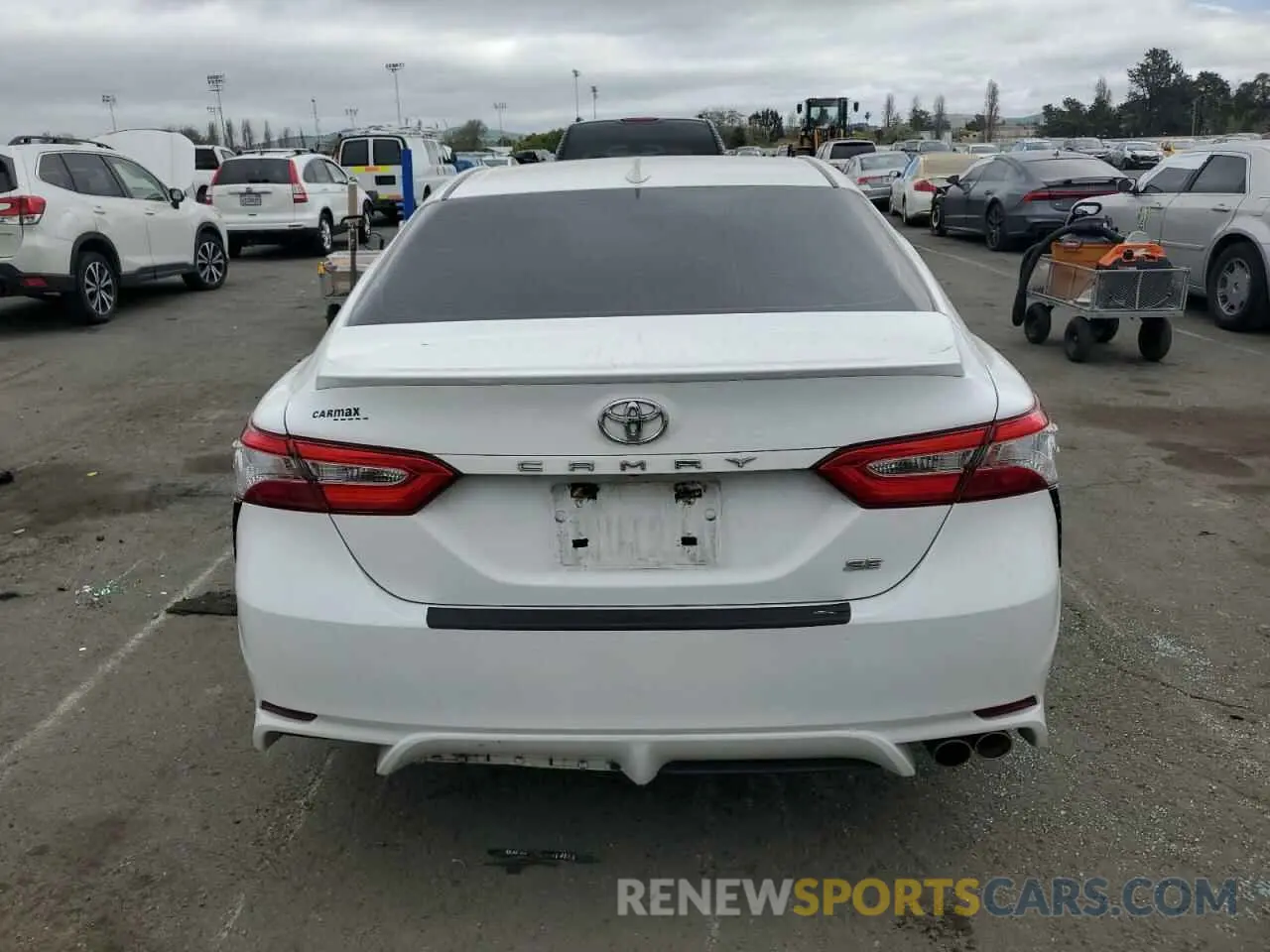 6 Photograph of a damaged car 4T1G11AK6LU505373 TOYOTA CAMRY 2020