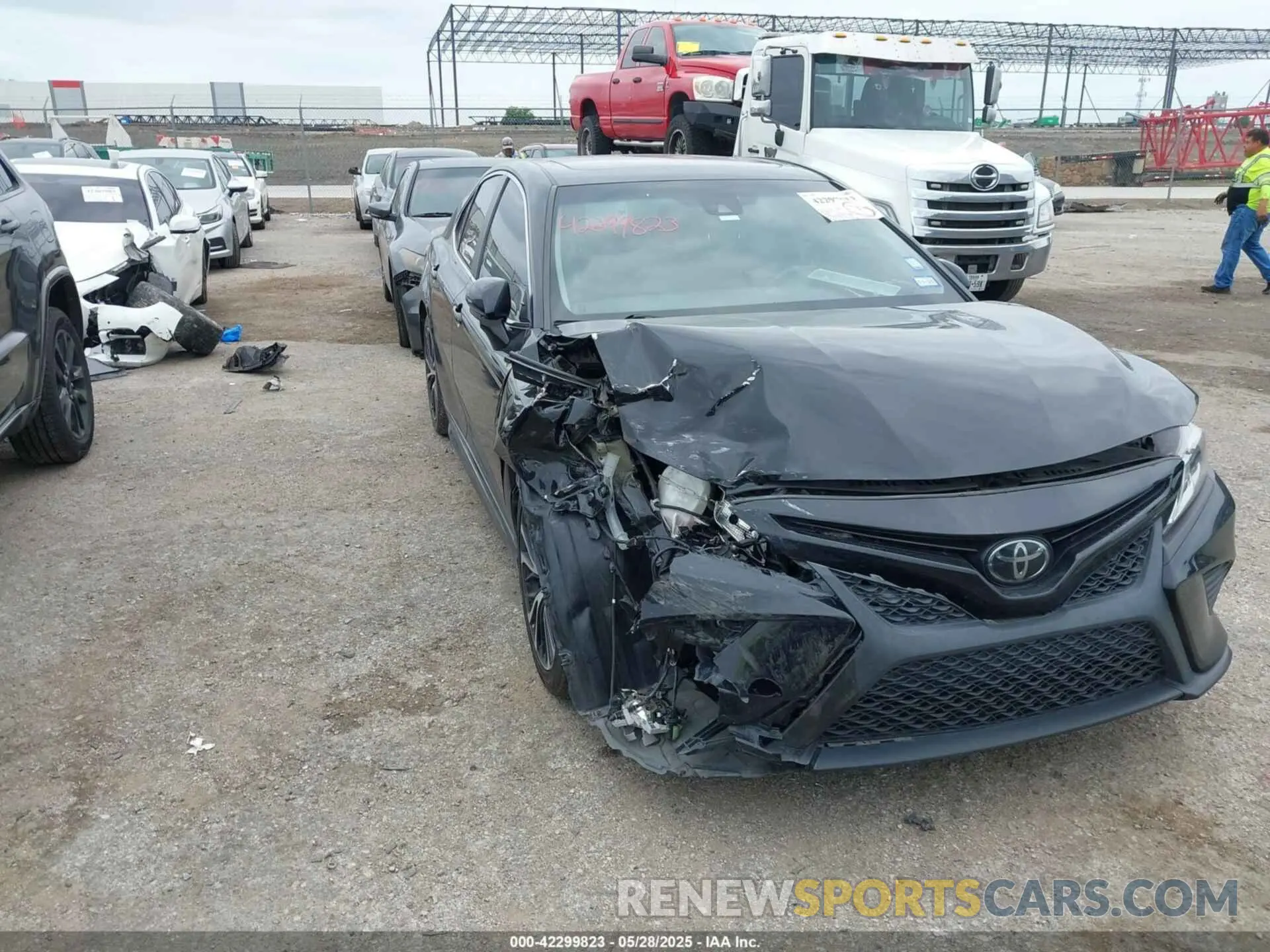 1 Photograph of a damaged car 4T1G11AK6LU505986 TOYOTA CAMRY 2020