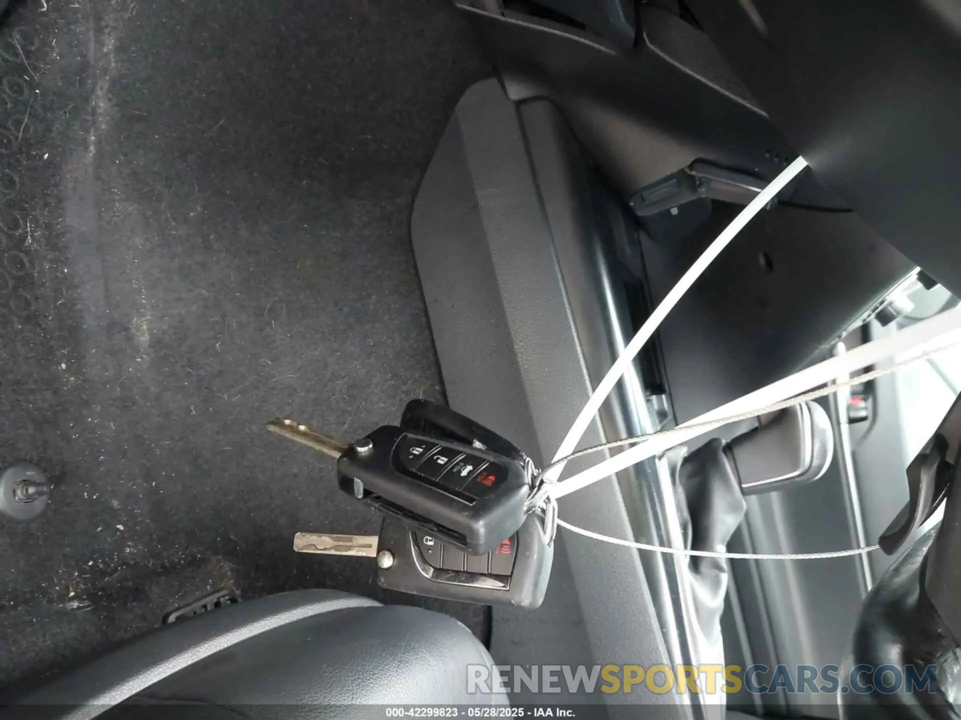 11 Photograph of a damaged car 4T1G11AK6LU505986 TOYOTA CAMRY 2020