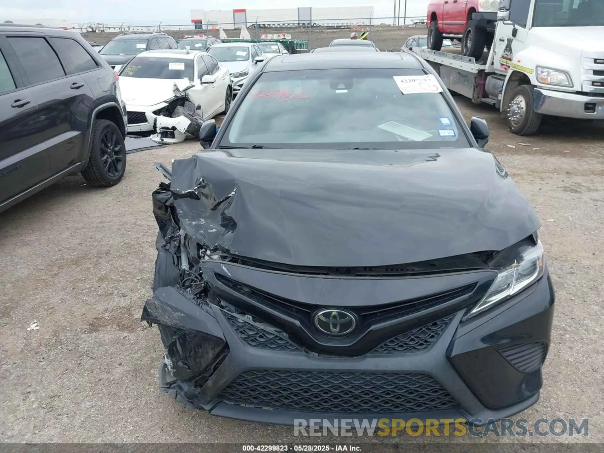 12 Photograph of a damaged car 4T1G11AK6LU505986 TOYOTA CAMRY 2020