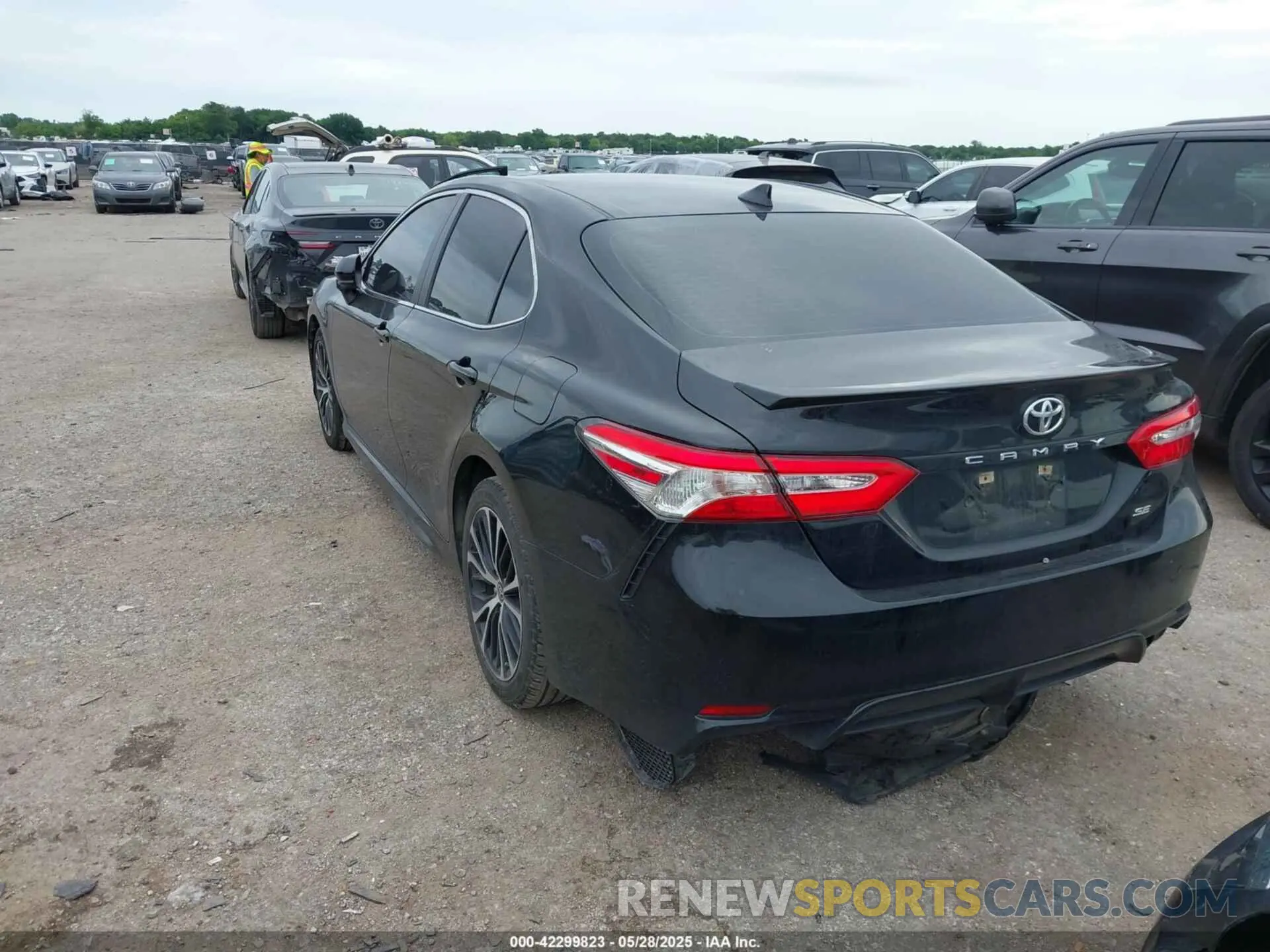 3 Photograph of a damaged car 4T1G11AK6LU505986 TOYOTA CAMRY 2020
