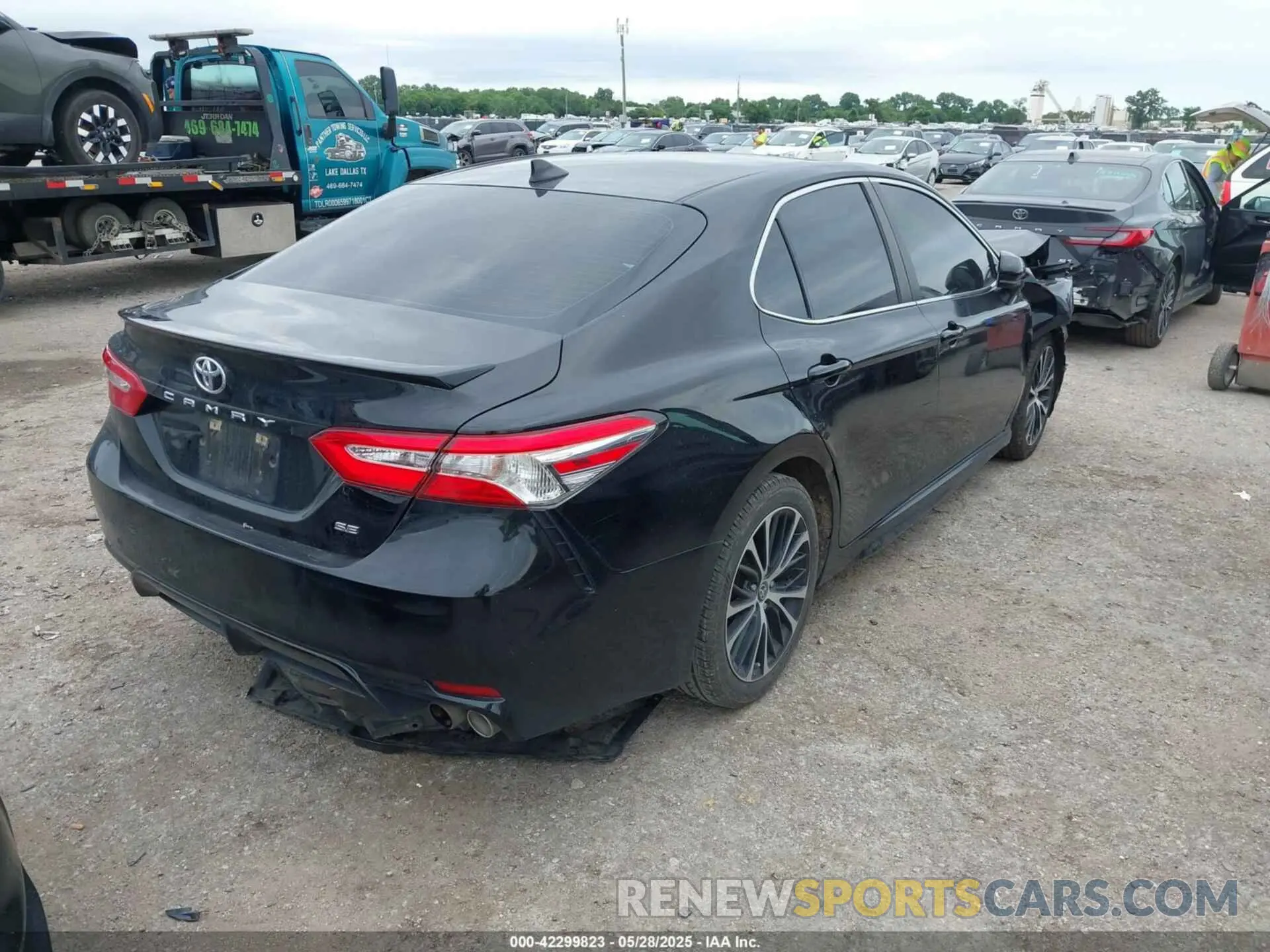 4 Photograph of a damaged car 4T1G11AK6LU505986 TOYOTA CAMRY 2020