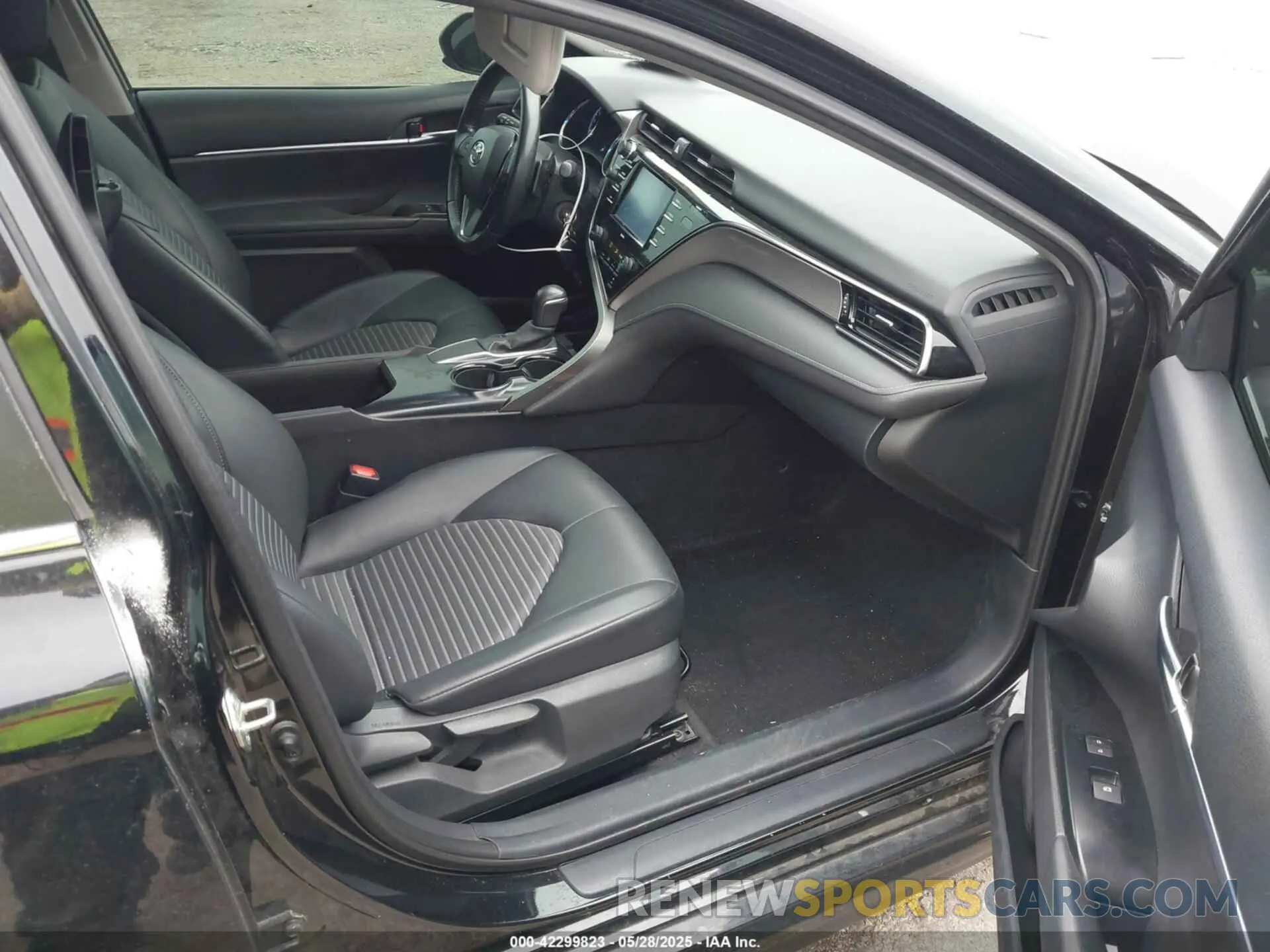 5 Photograph of a damaged car 4T1G11AK6LU505986 TOYOTA CAMRY 2020