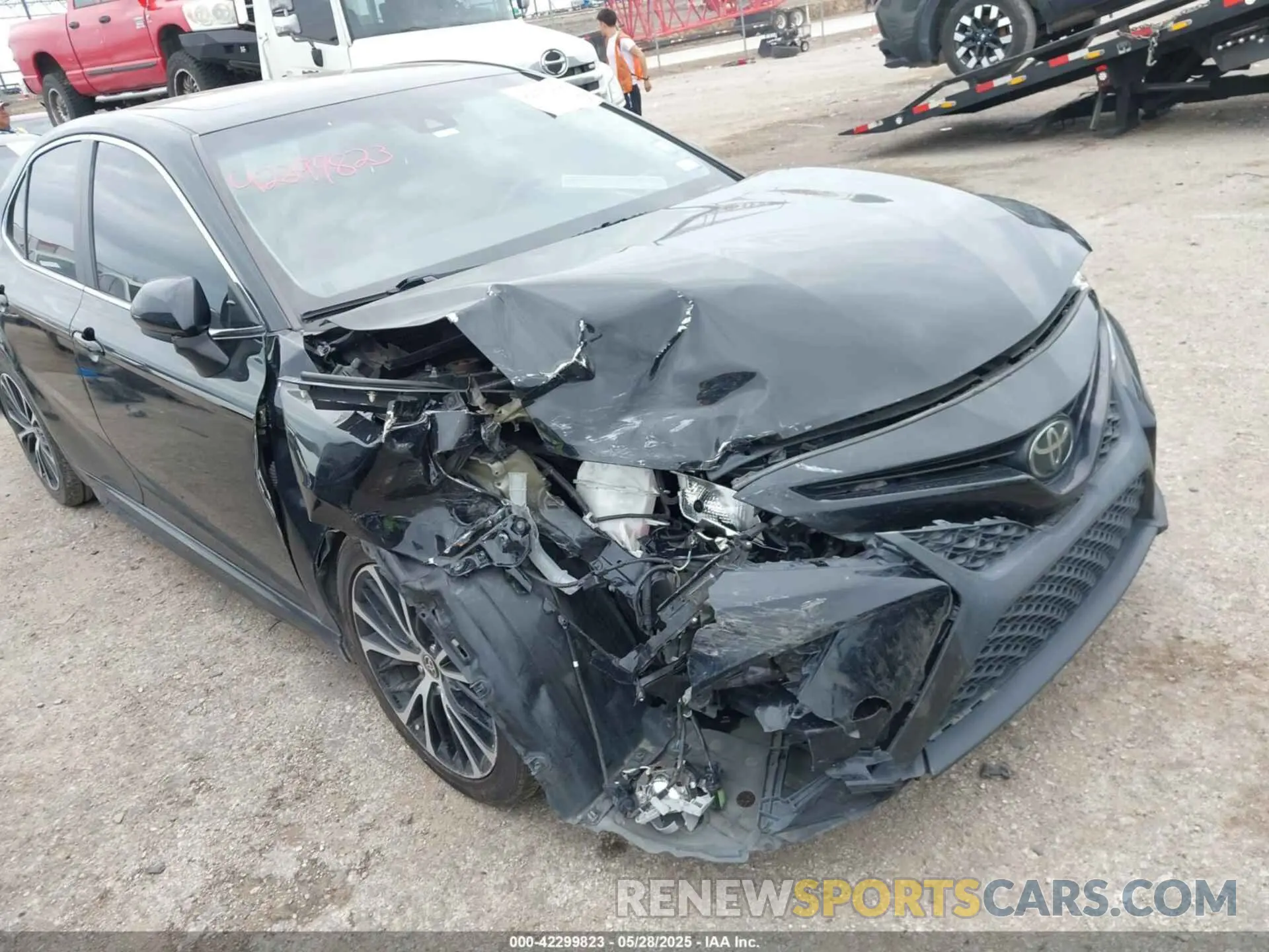 6 Photograph of a damaged car 4T1G11AK6LU505986 TOYOTA CAMRY 2020