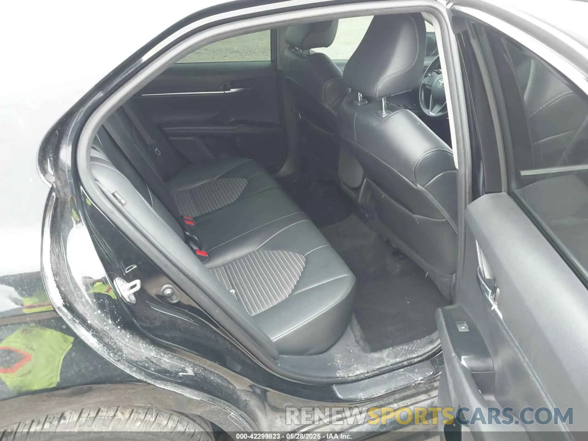 8 Photograph of a damaged car 4T1G11AK6LU505986 TOYOTA CAMRY 2020