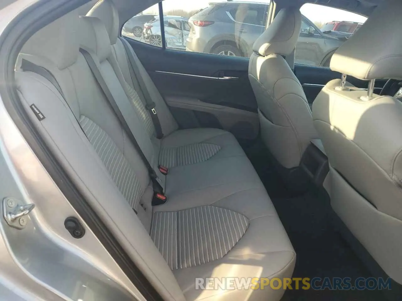 11 Photograph of a damaged car 4T1G11AK6LU510492 TOYOTA CAMRY 2020