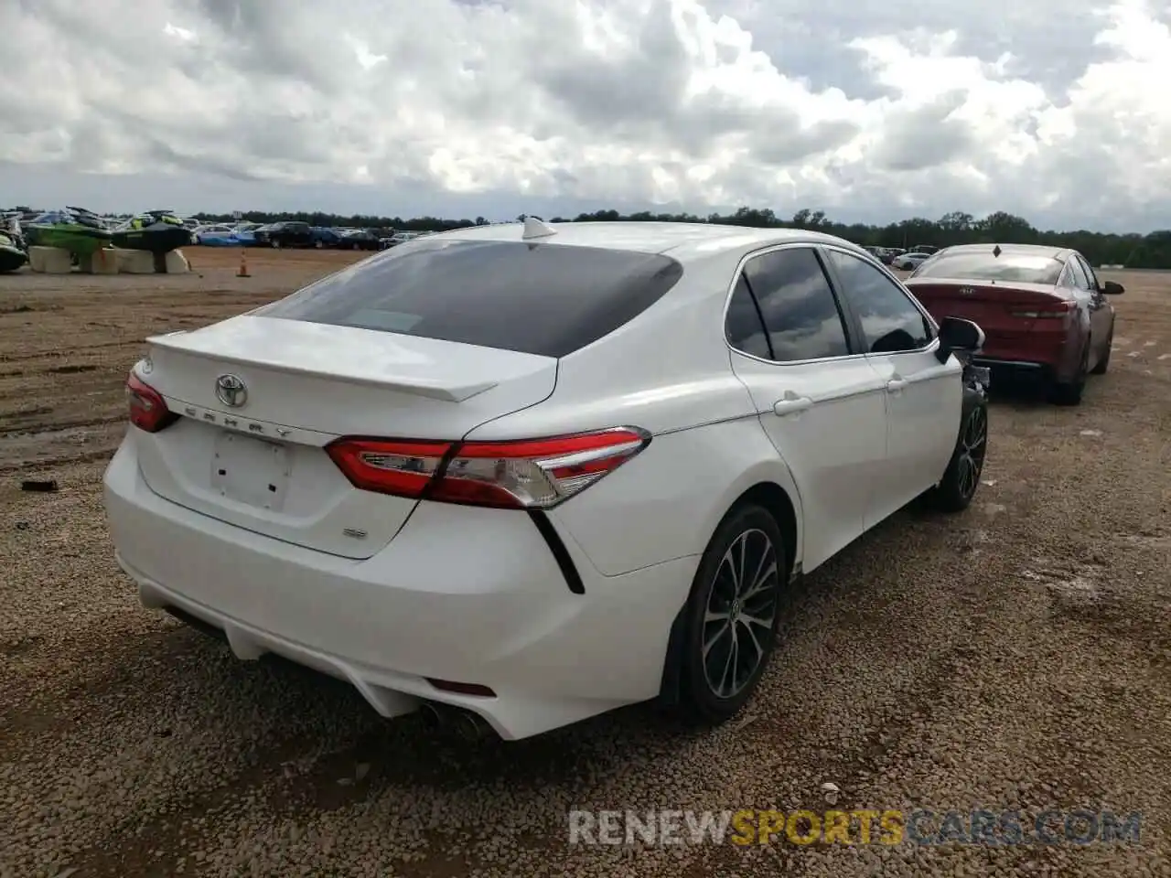 4 Photograph of a damaged car 4T1G11AK6LU865520 TOYOTA CAMRY 2020