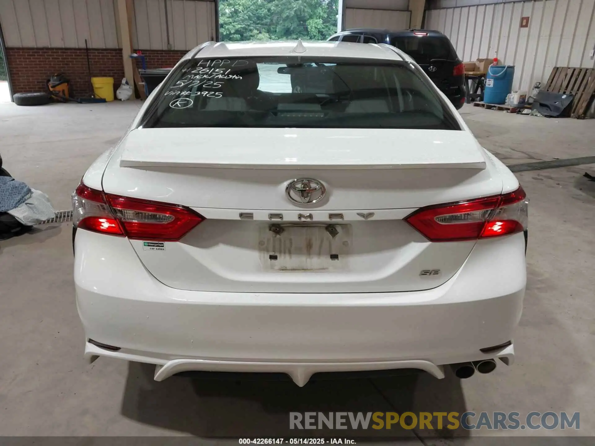 16 Photograph of a damaged car 4T1G11AK6LU873925 TOYOTA CAMRY 2020