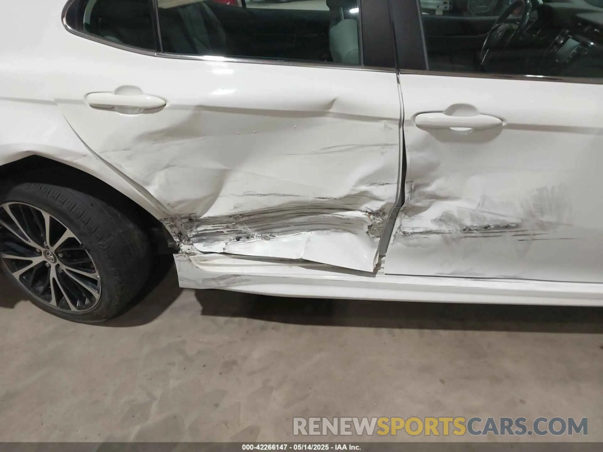 17 Photograph of a damaged car 4T1G11AK6LU873925 TOYOTA CAMRY 2020