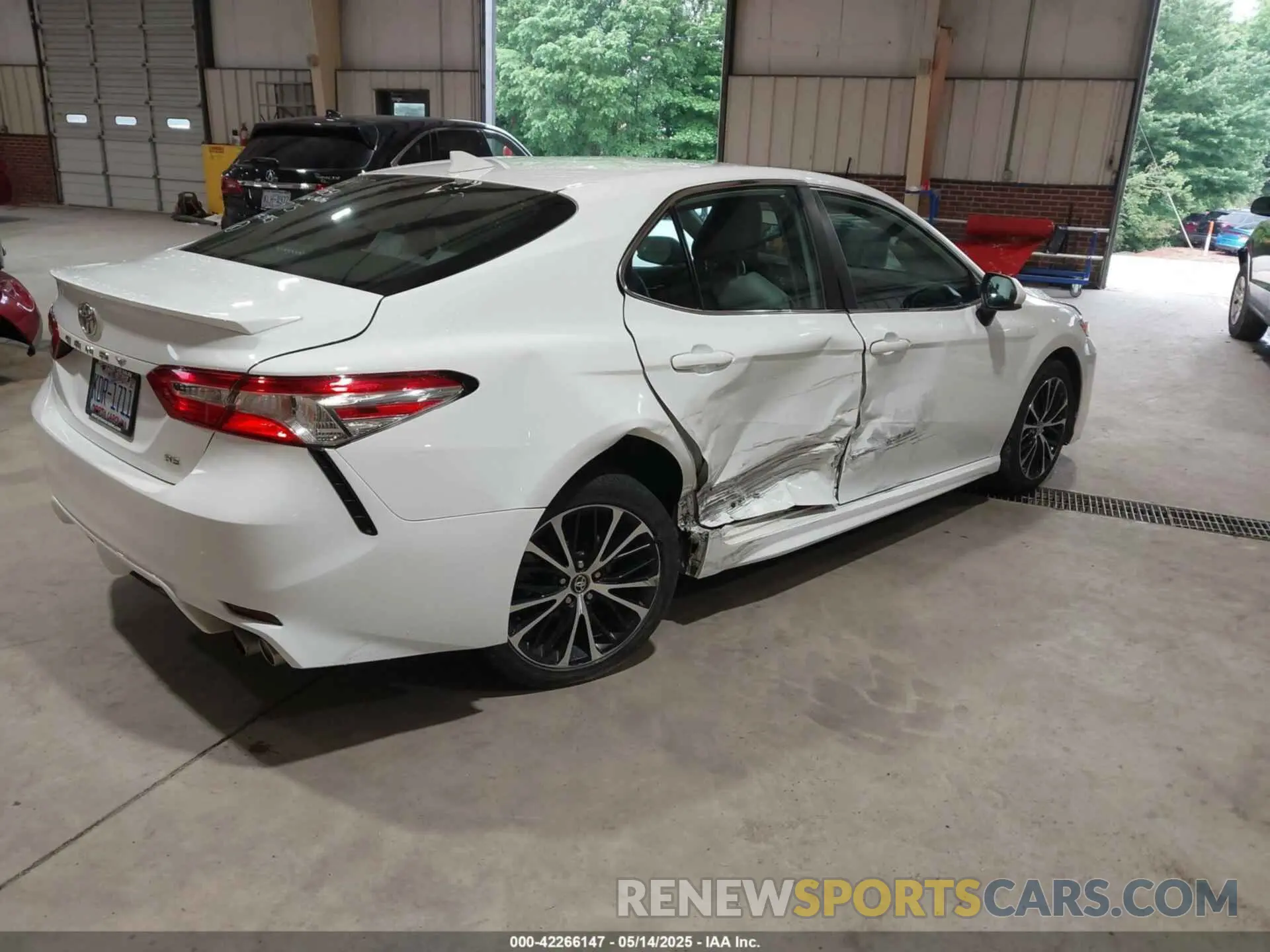 4 Photograph of a damaged car 4T1G11AK6LU873925 TOYOTA CAMRY 2020