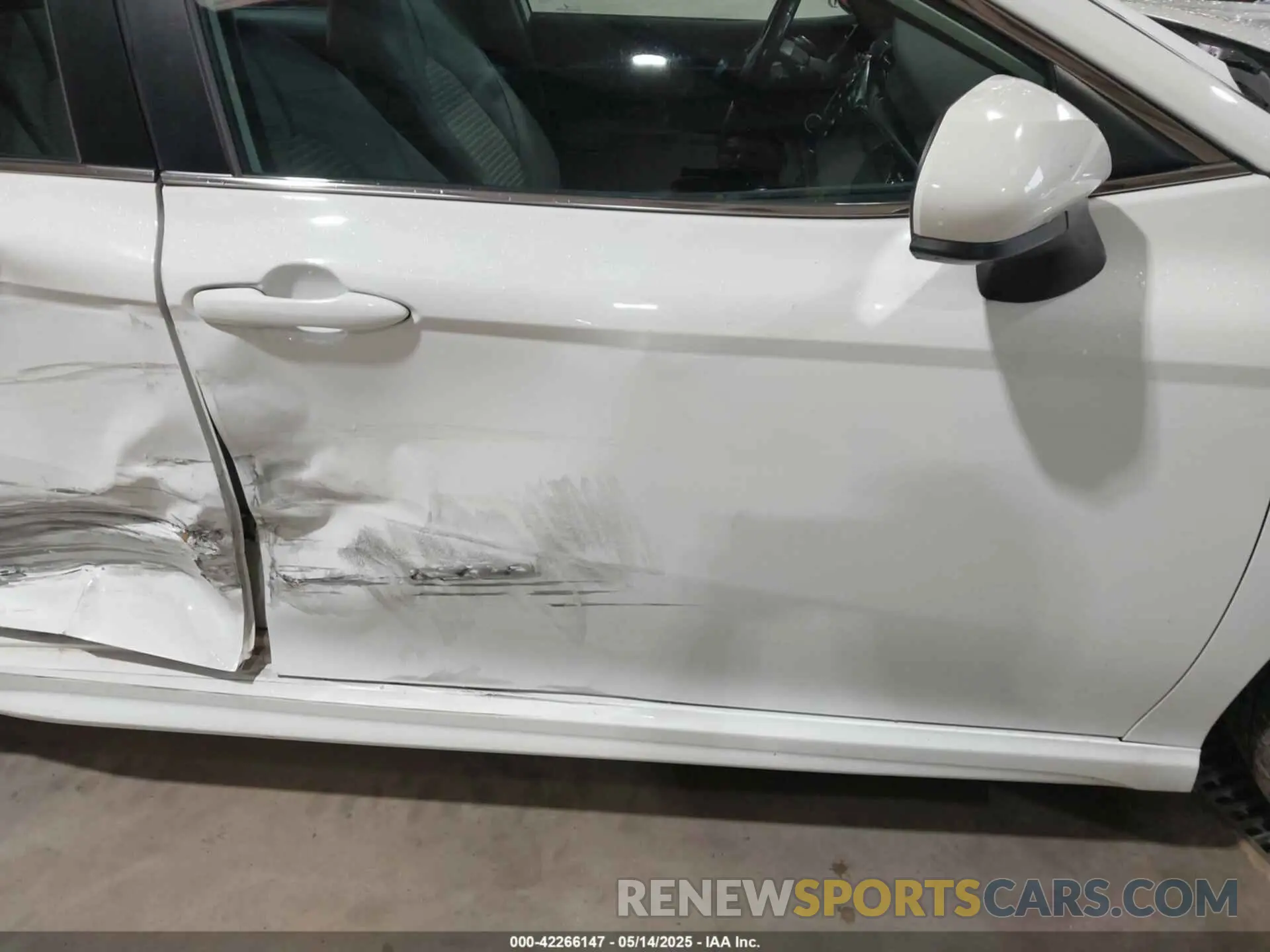 6 Photograph of a damaged car 4T1G11AK6LU873925 TOYOTA CAMRY 2020