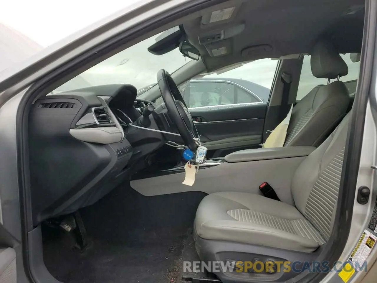 7 Photograph of a damaged car 4T1G11AK6LU882057 TOYOTA CAMRY 2020