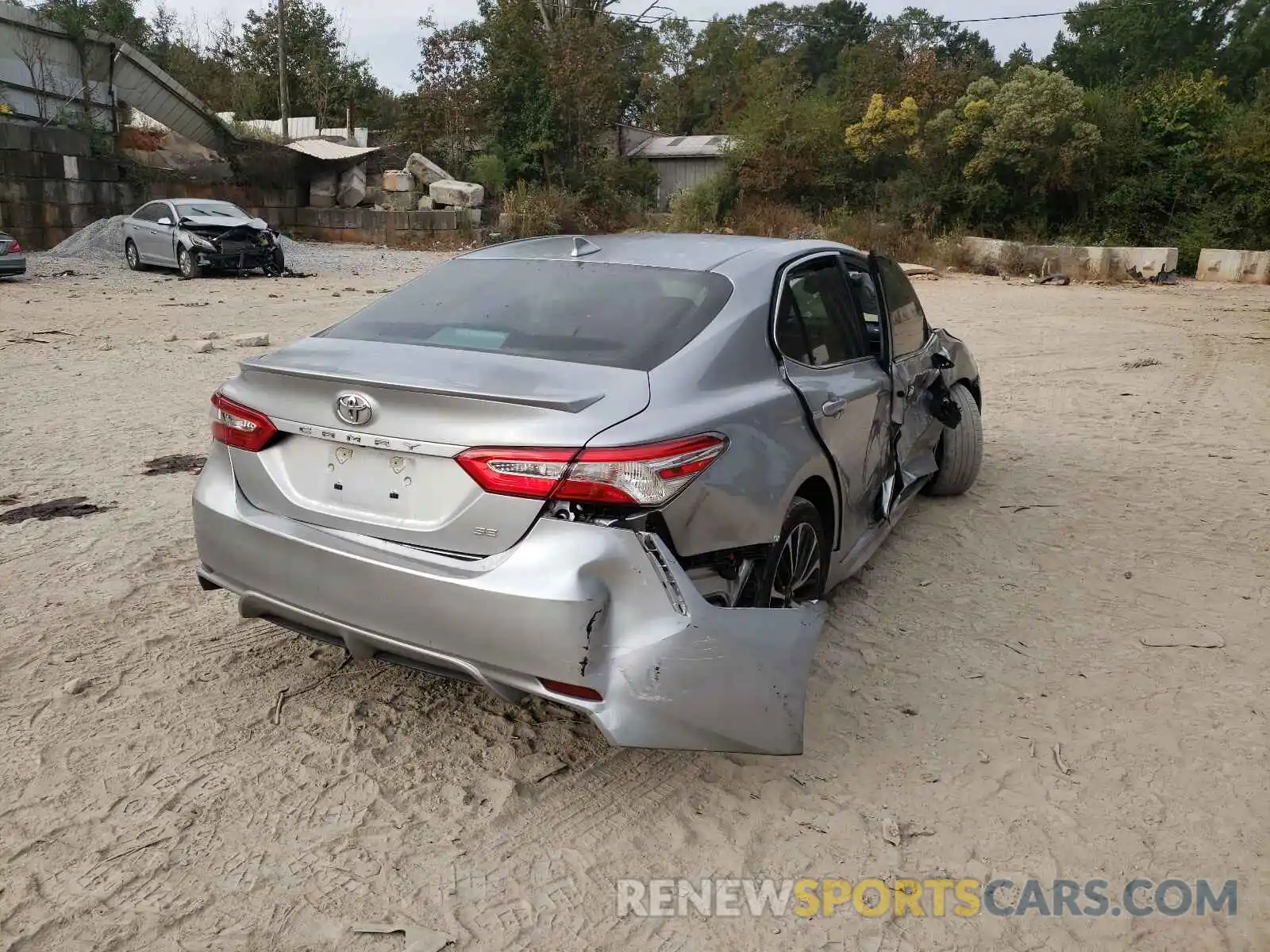 4 Photograph of a damaged car 4T1G11AK6LU896864 TOYOTA CAMRY 2020