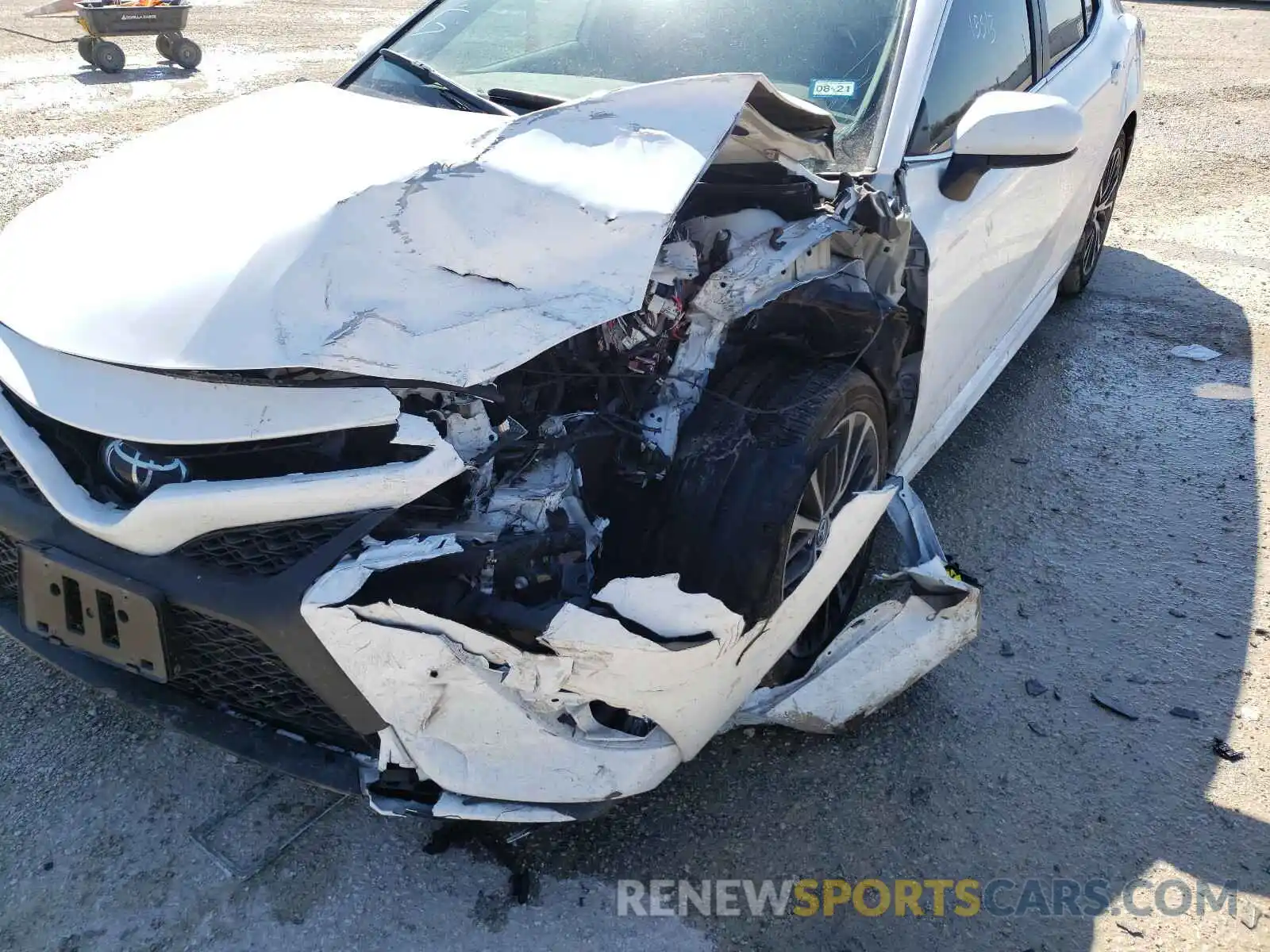 9 Photograph of a damaged car 4T1G11AK6LU898162 TOYOTA CAMRY 2020