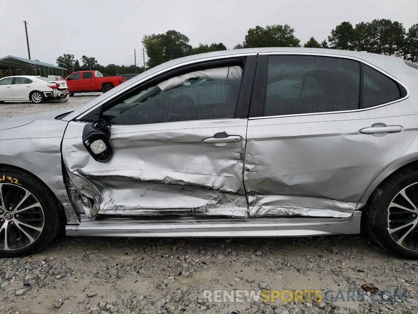 9 Photograph of a damaged car 4T1G11AK6LU899991 TOYOTA CAMRY 2020