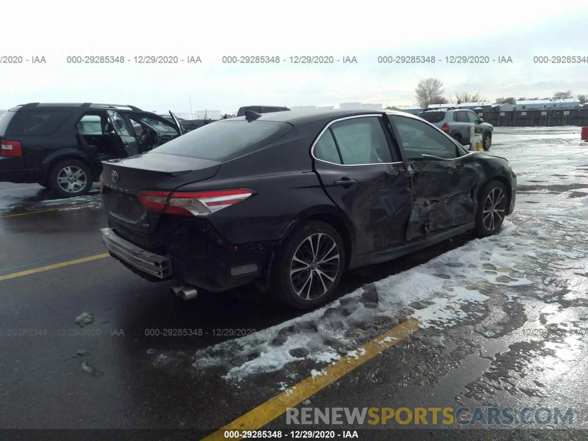 4 Photograph of a damaged car 4T1G11AK6LU909287 TOYOTA CAMRY 2020