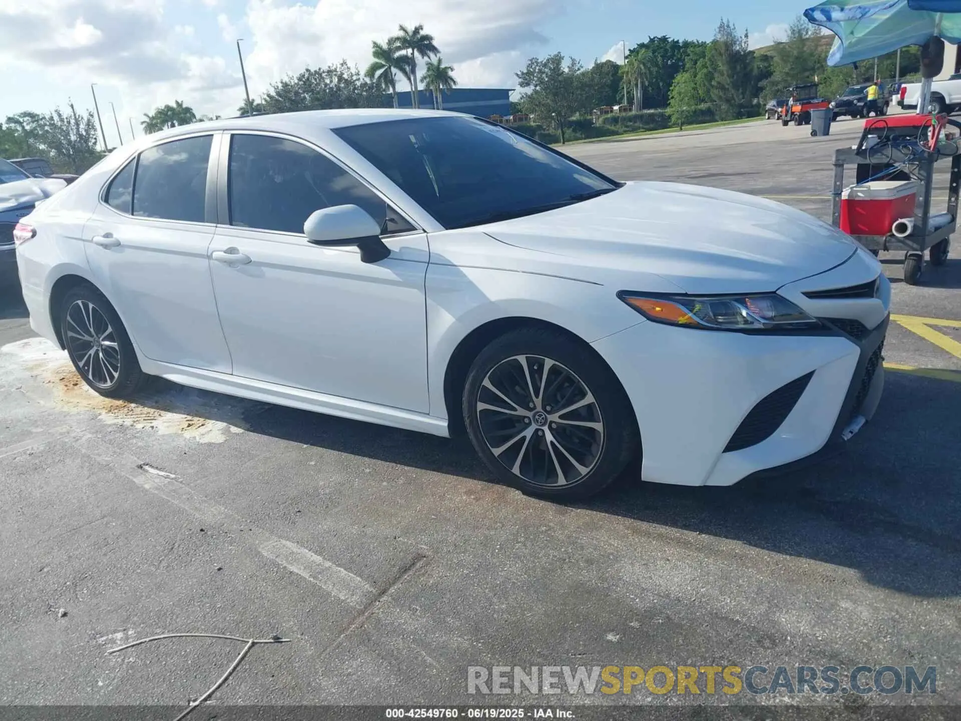 1 Photograph of a damaged car 4T1G11AK6LU914800 TOYOTA CAMRY 2020
