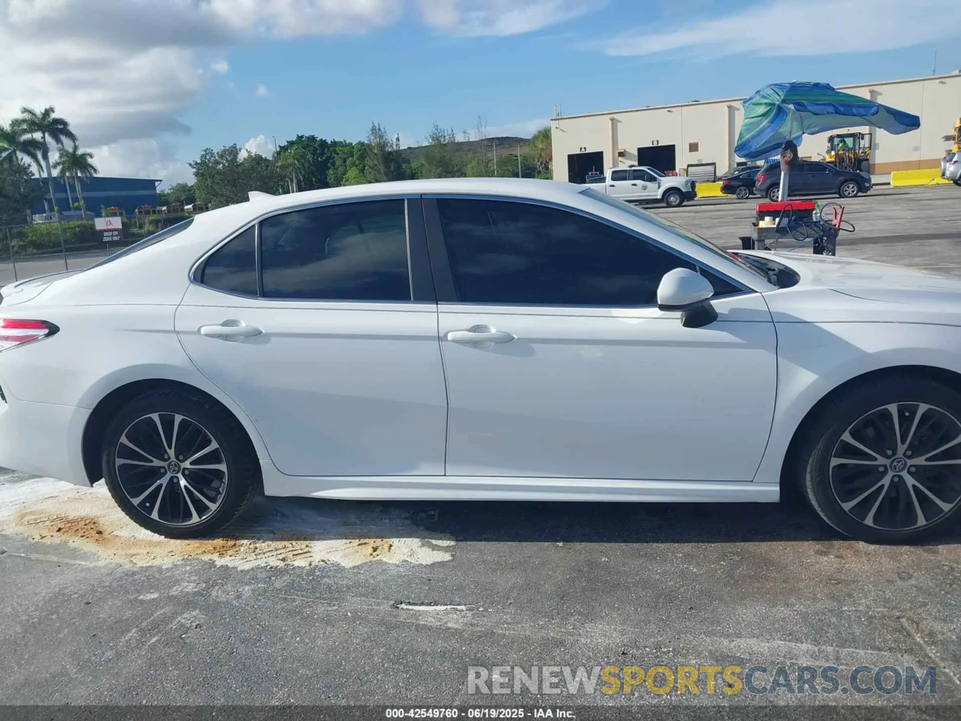 14 Photograph of a damaged car 4T1G11AK6LU914800 TOYOTA CAMRY 2020