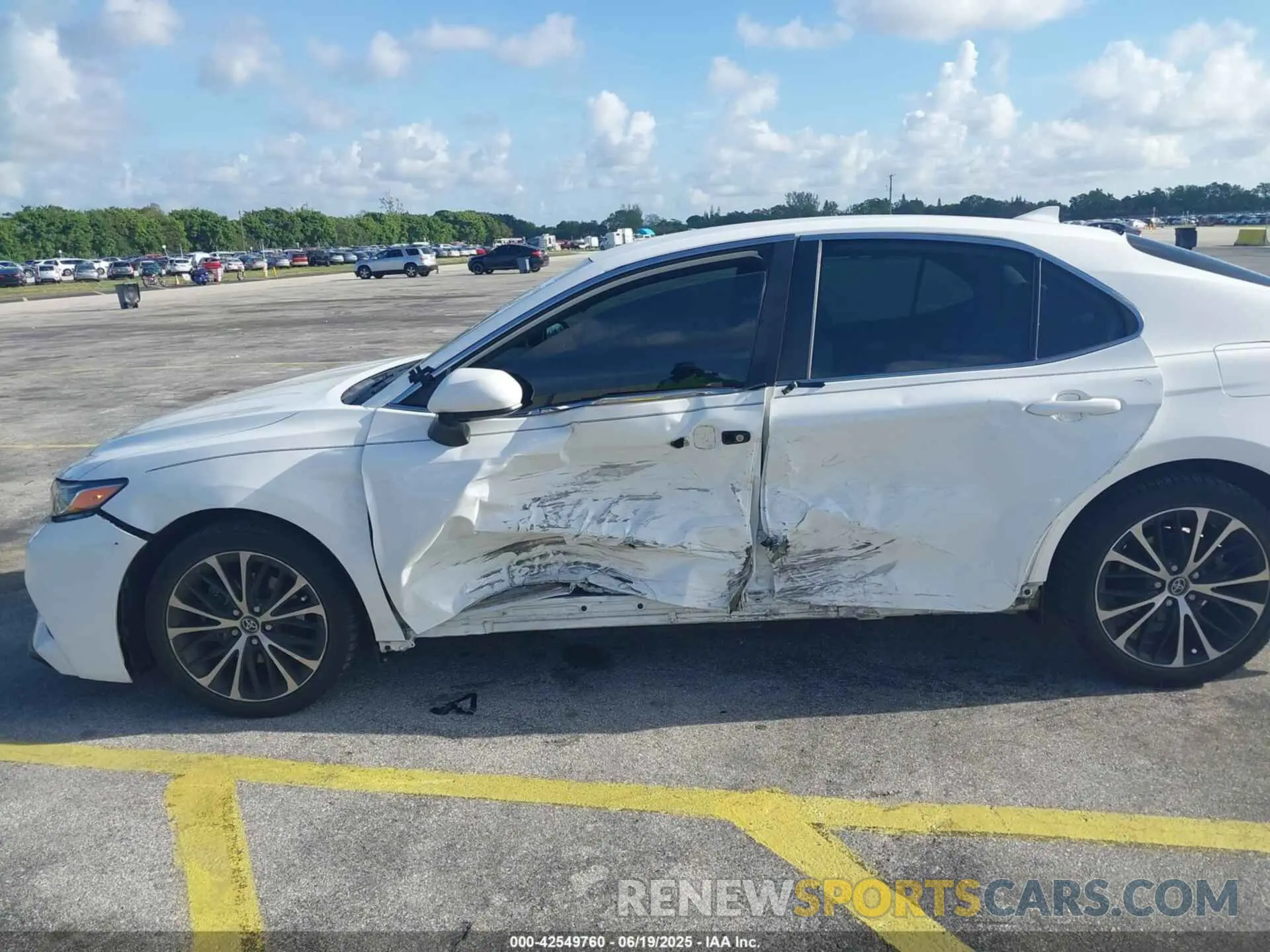 15 Photograph of a damaged car 4T1G11AK6LU914800 TOYOTA CAMRY 2020