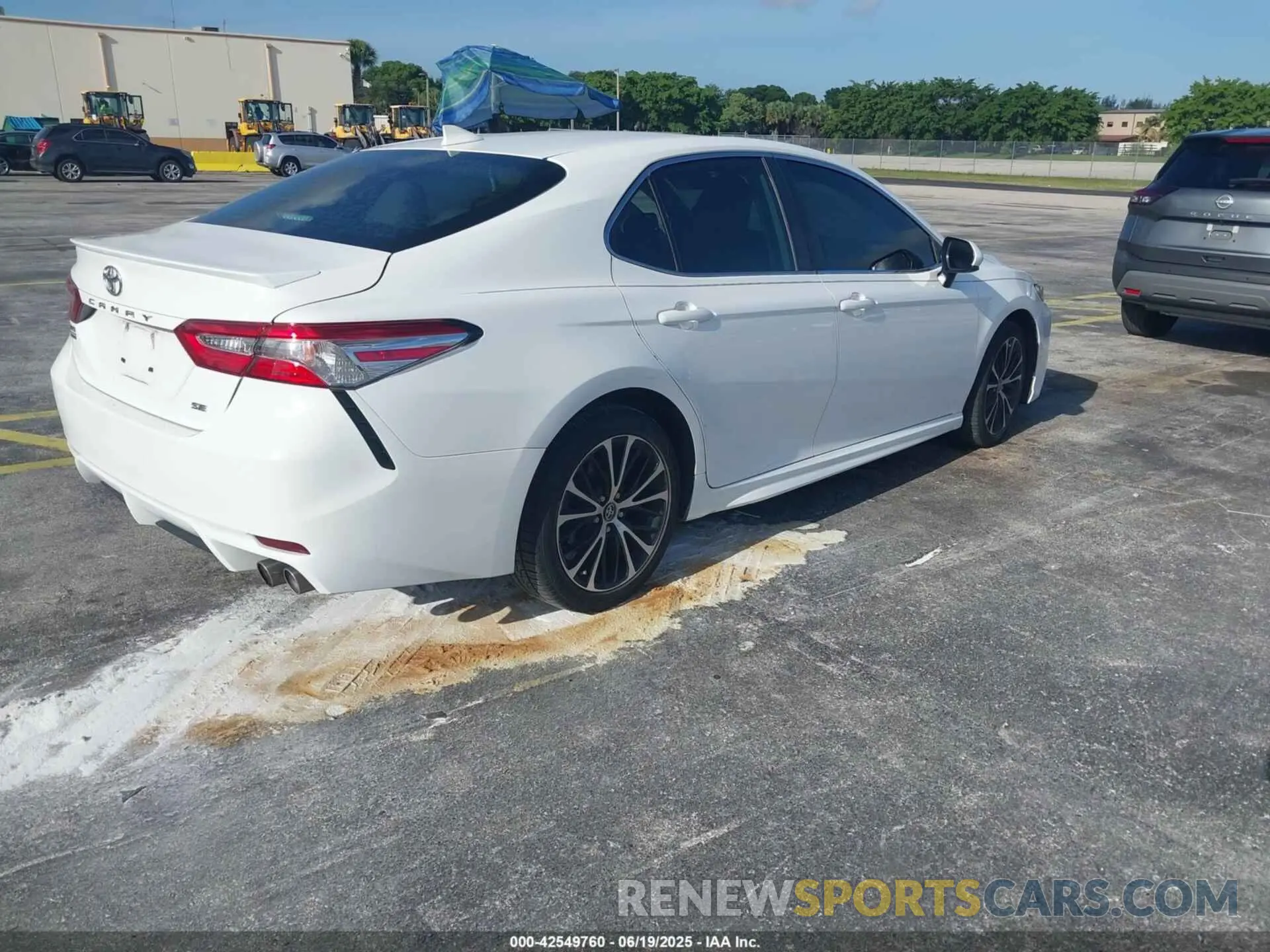 4 Photograph of a damaged car 4T1G11AK6LU914800 TOYOTA CAMRY 2020