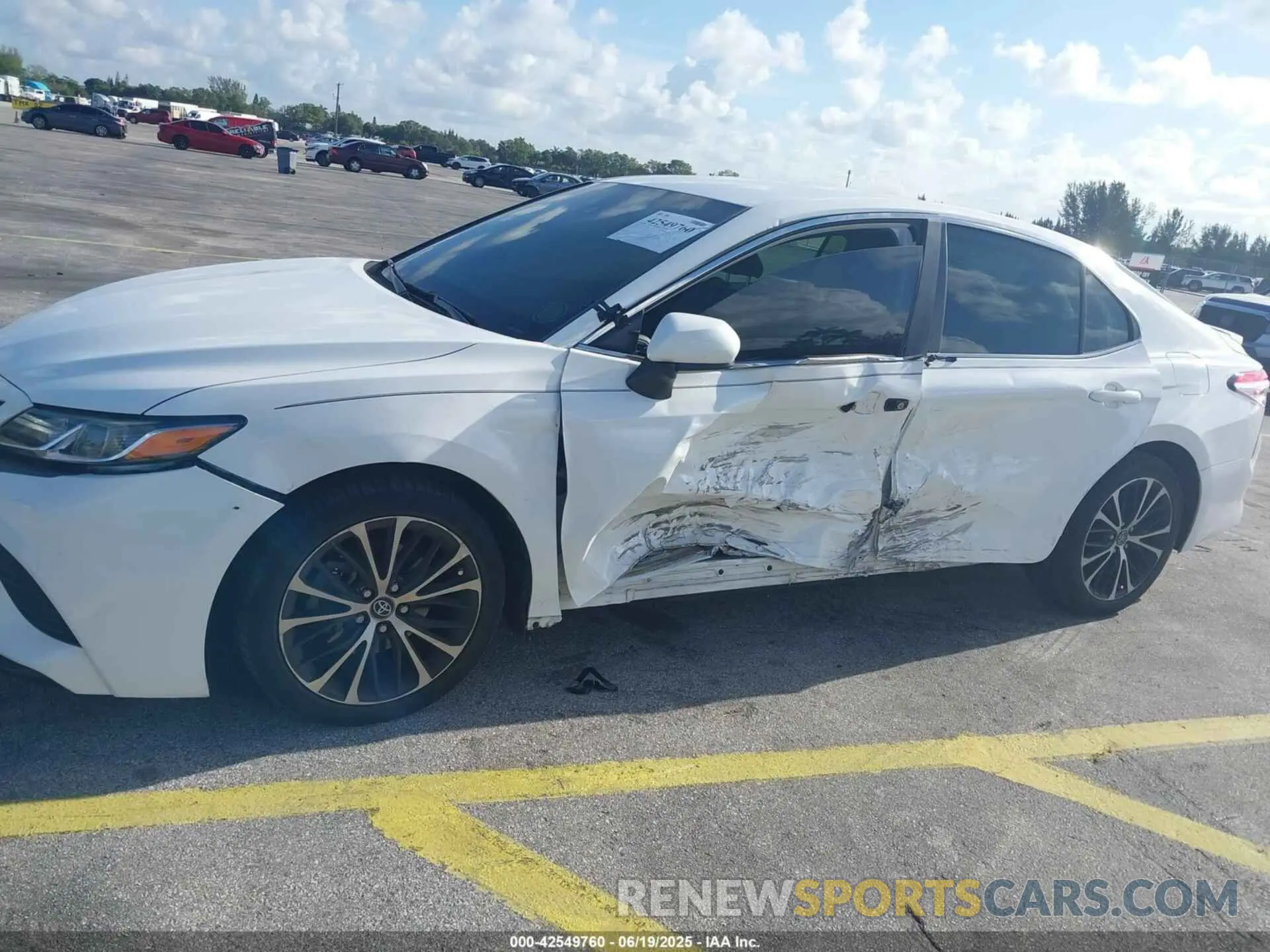 6 Photograph of a damaged car 4T1G11AK6LU914800 TOYOTA CAMRY 2020