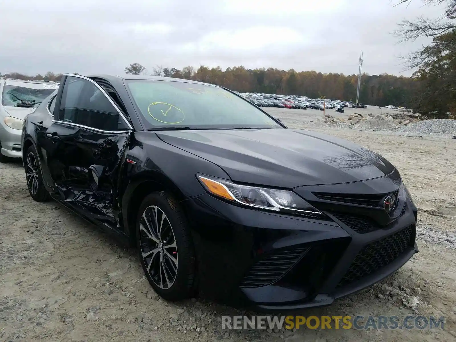 1 Photograph of a damaged car 4T1G11AK6LU924503 TOYOTA CAMRY 2020