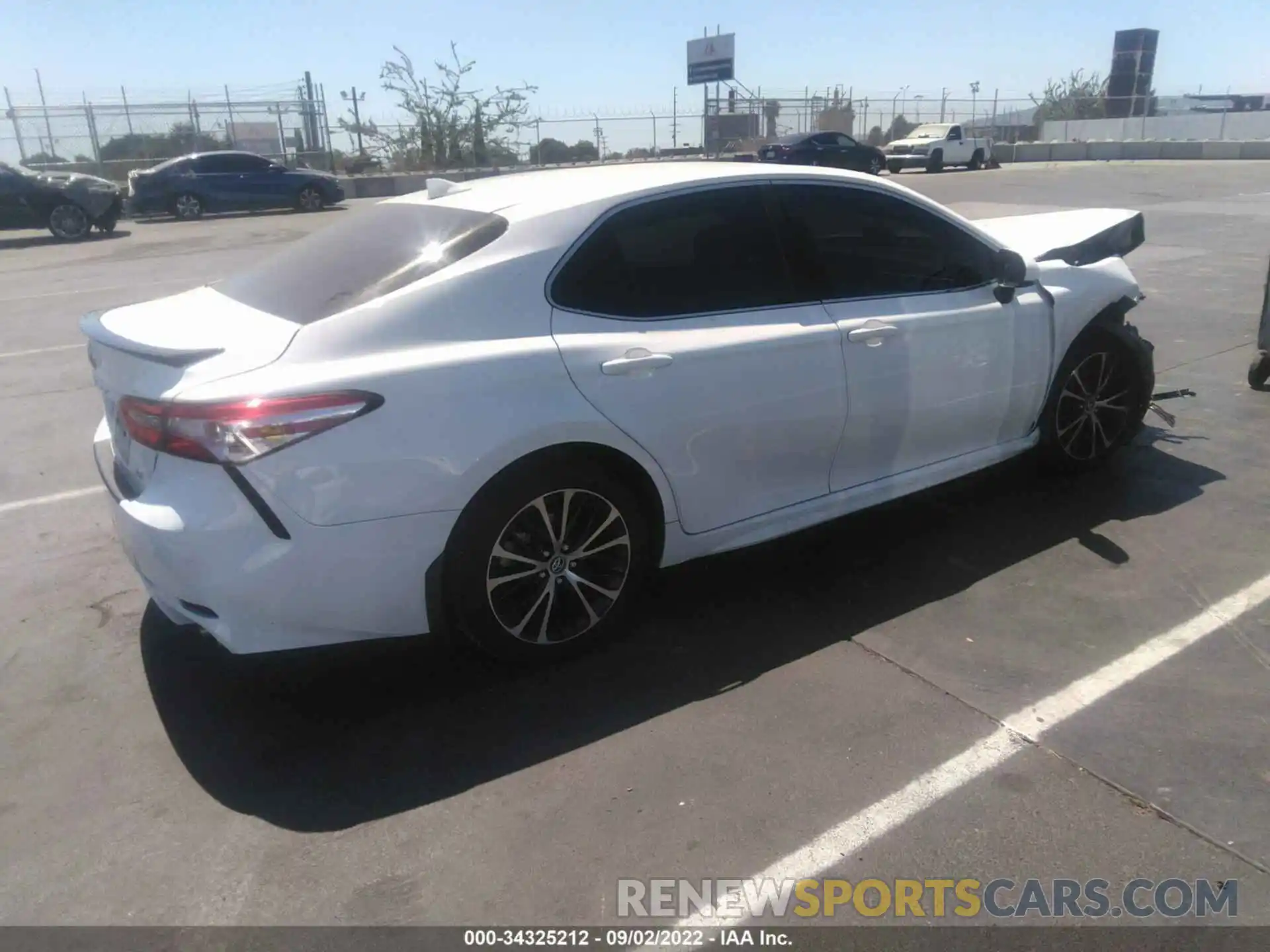 4 Photograph of a damaged car 4T1G11AK6LU925358 TOYOTA CAMRY 2020