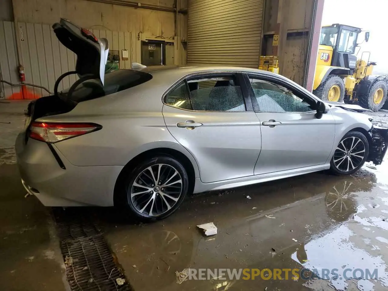 3 Photograph of a damaged car 4T1G11AK6LU930396 TOYOTA CAMRY 2020